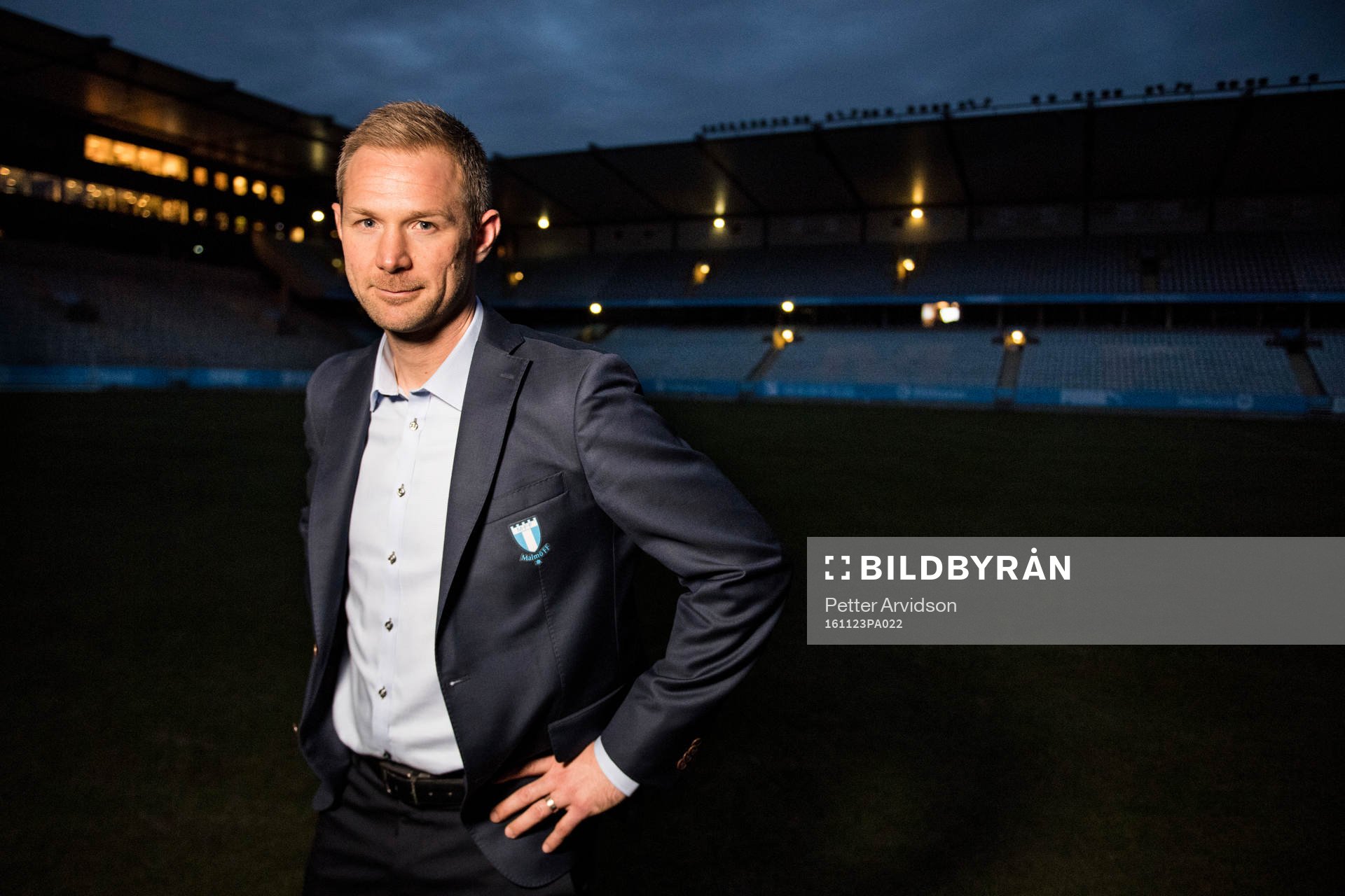 Magnus Pehrsson poserar för ett porträtt ute på Swedbank Stadion efter att han presenterats som ny tränare för Malmö FF under en presskonferens den 23 november 2016 i Malmö.