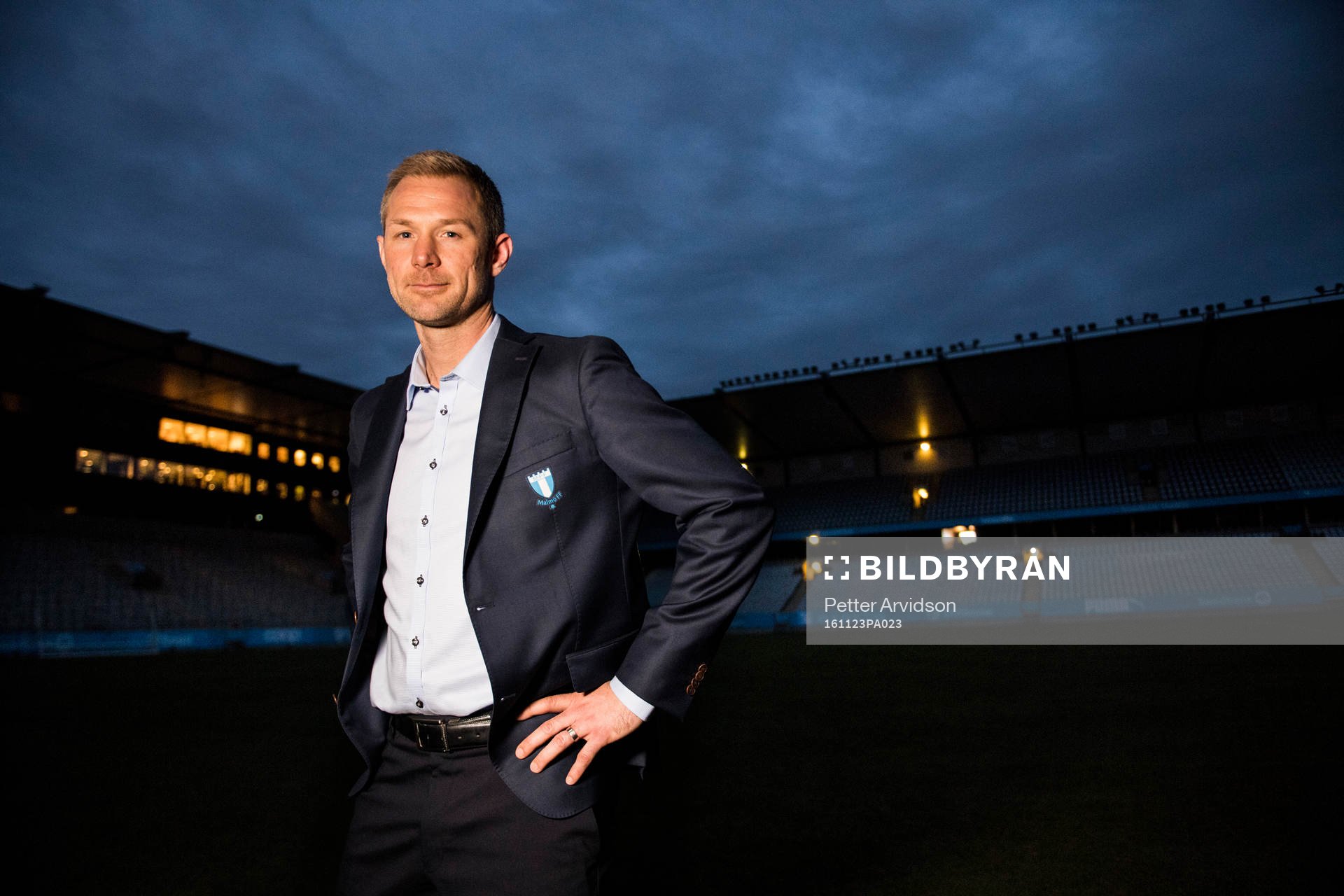 Magnus Pehrsson poserar för ett porträtt ute på Swedbank Stadion efter att han presenterats som ny tränare för Malmö FF under en presskonferens den 23 november 2016 i Malmö.