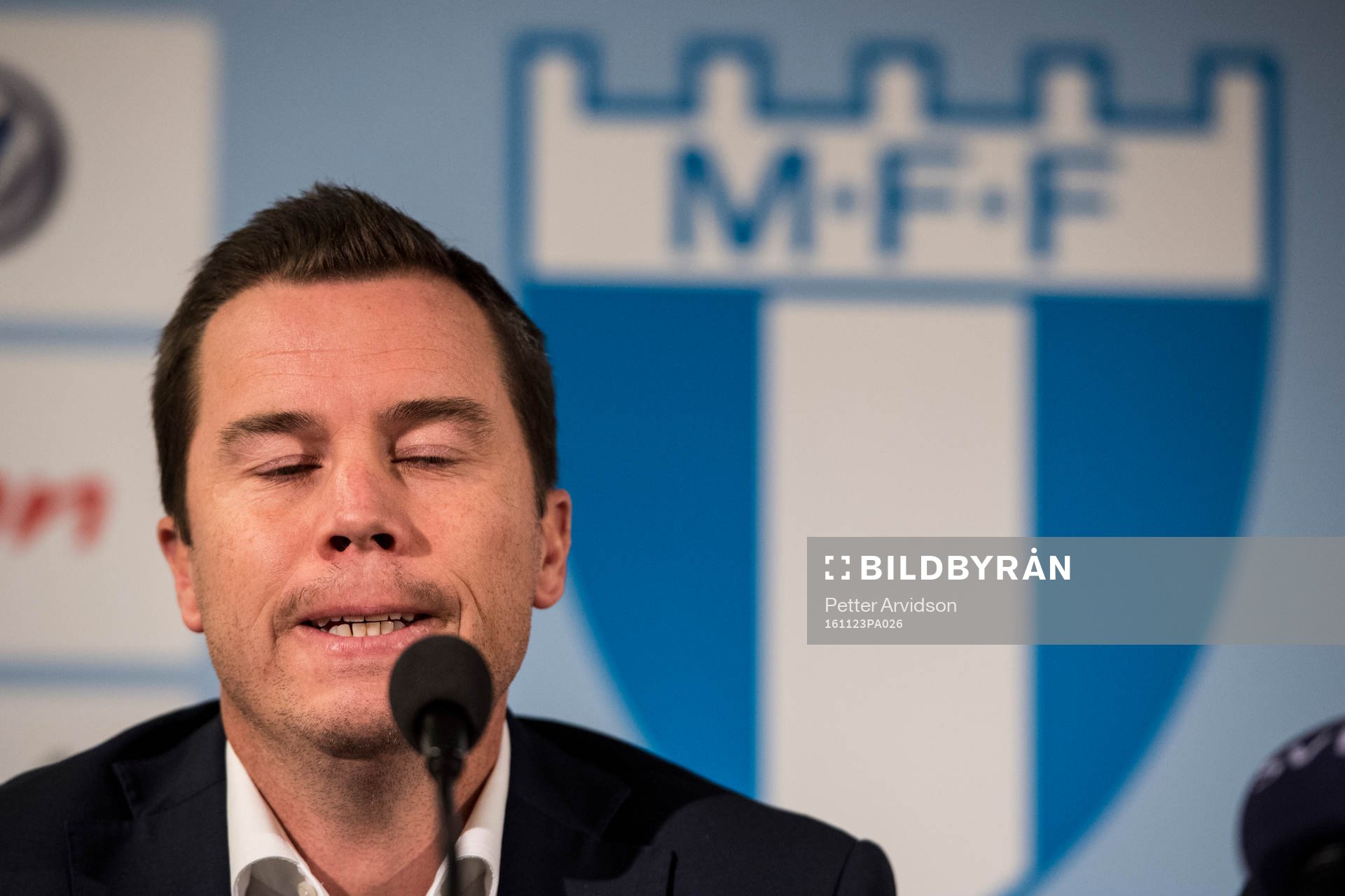 Malmö FFs sportchef Daniel Andersson när Magnus Pehrsson