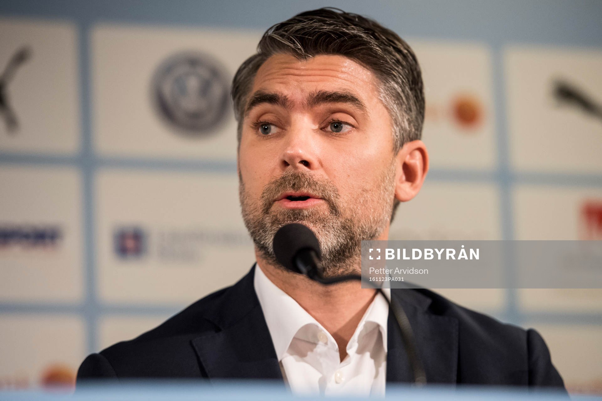 Malmö FFs VD Niclas Carlnén när Magnus Pehrsson