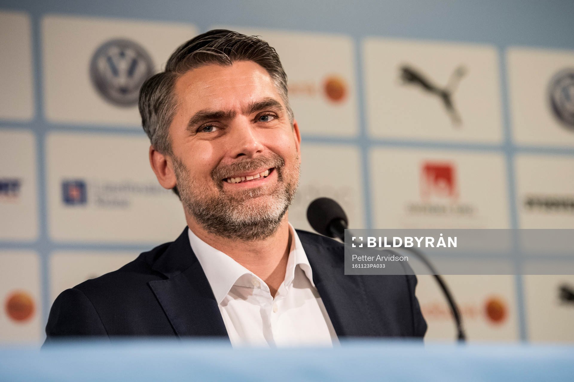 Malmö FFs VD Niclas Carlnén när Magnus Pehrsson