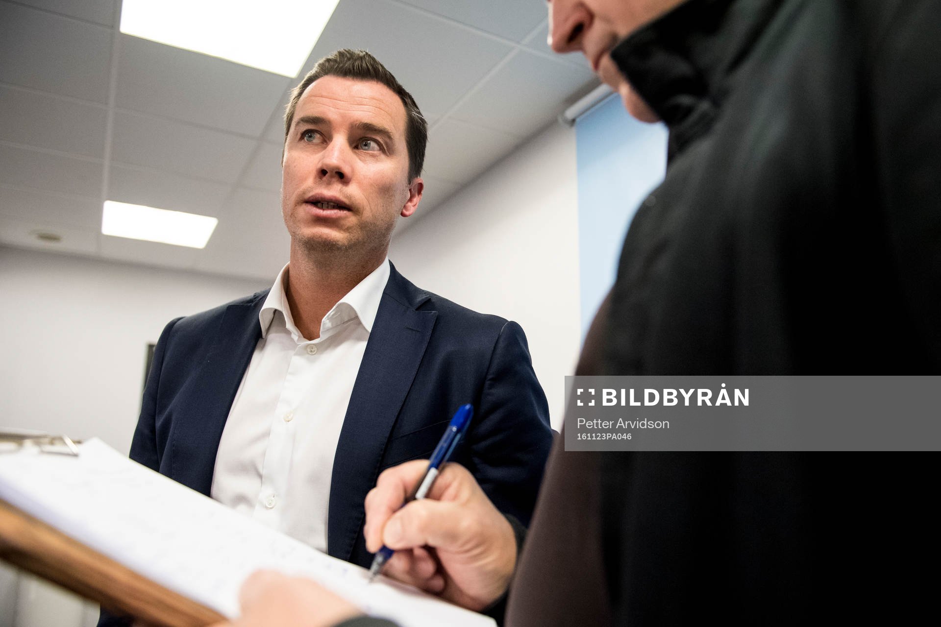Malmö FFs sportchef Daniel Andersson pratar med media efter att Magnus Pehrsson presenterats som ny tränare för Malmö FF under en presskonferens den 23 november 2016 i Malmö.
