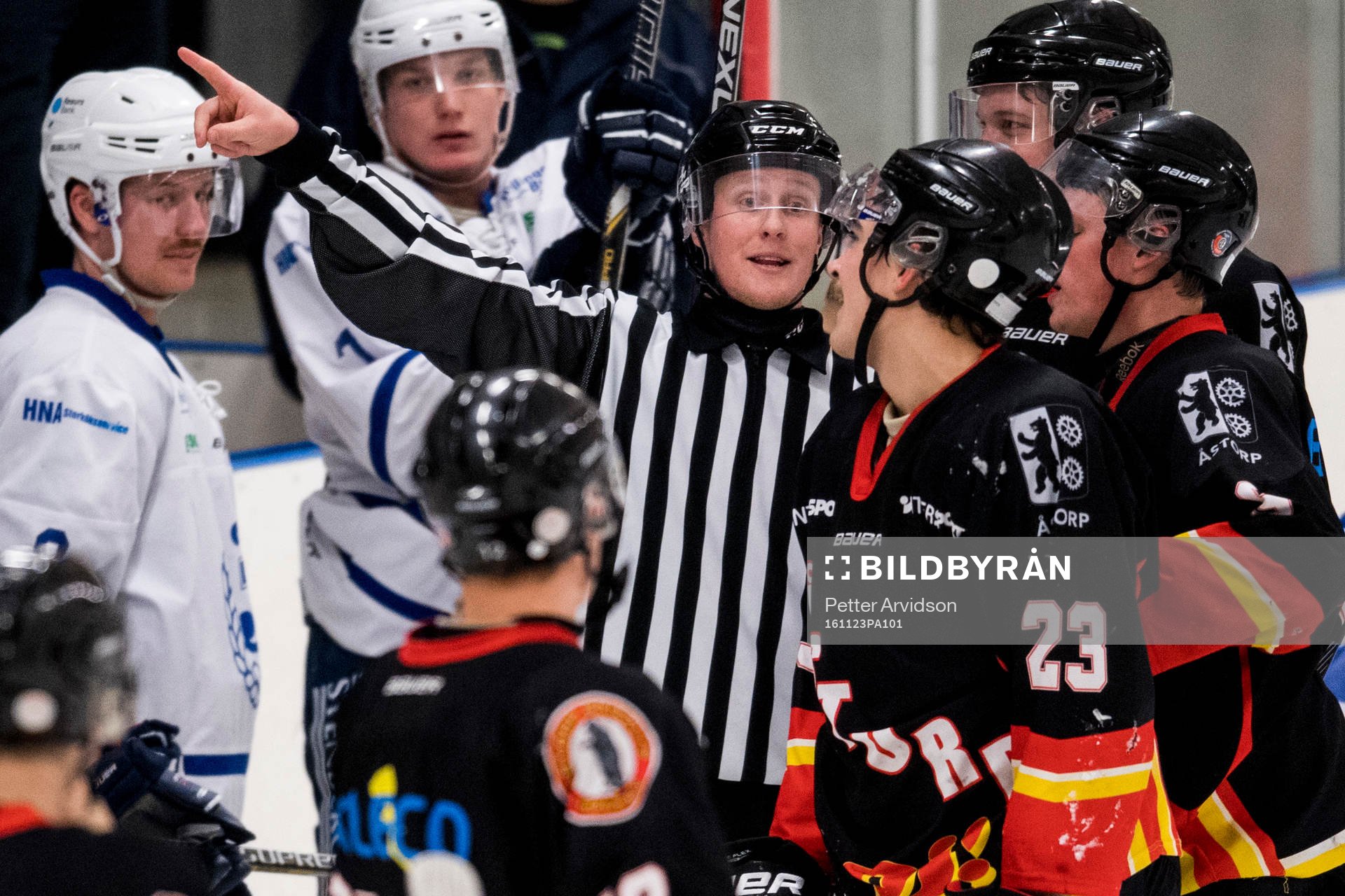 Domaren visar ut Åstorps Viktor Ekelund