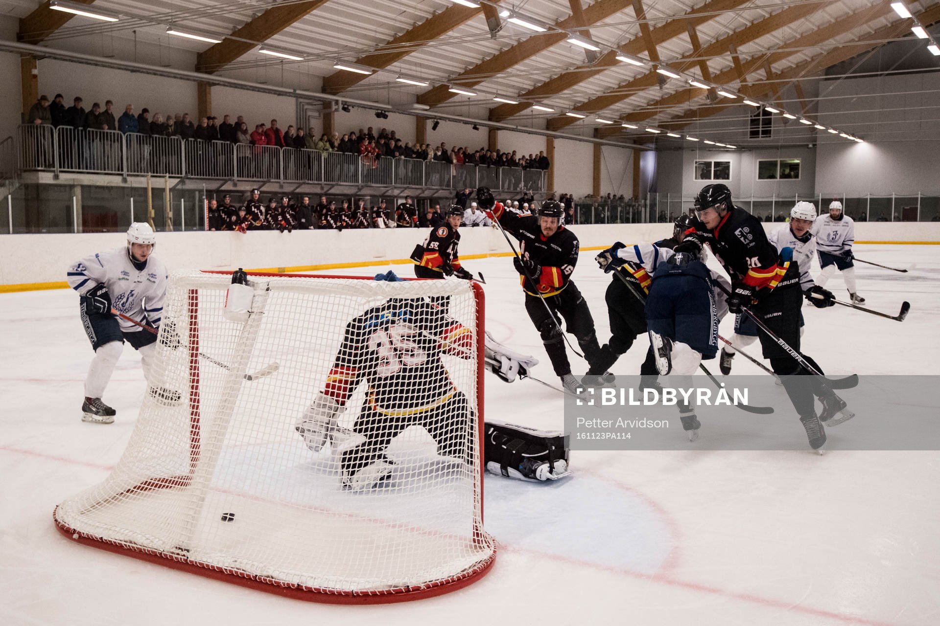 Jonstorp gör 2-3 bakom Åstorps målvakt Niklas Oden