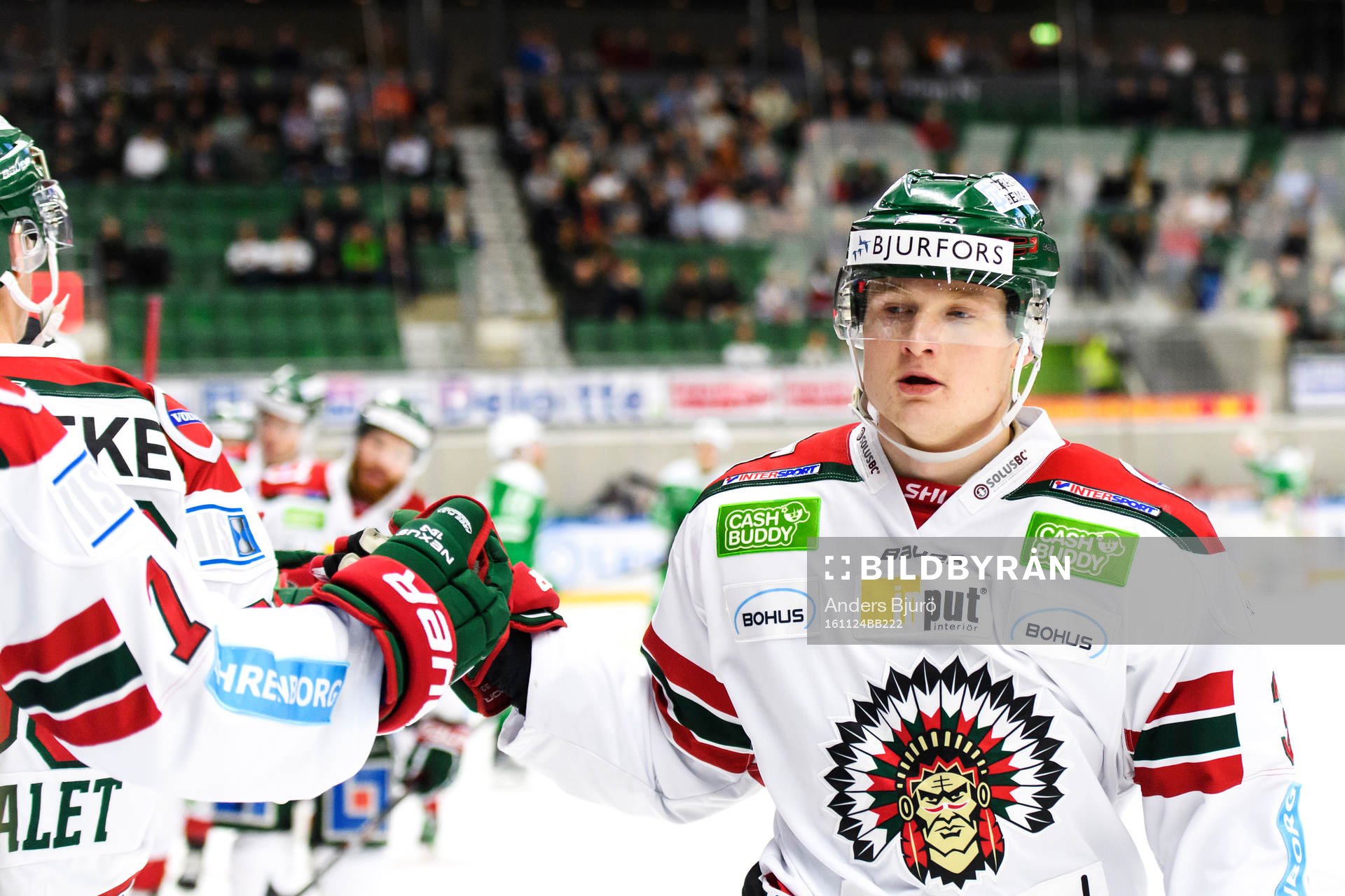 Frölundas Carl Grundström jublar med båset
