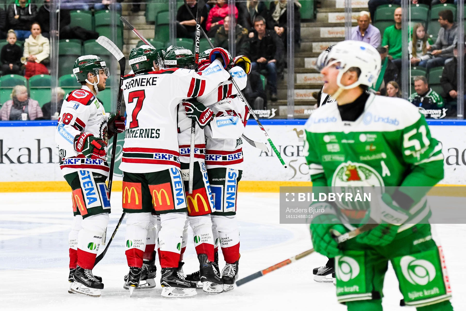 Frölundas spelare jublar