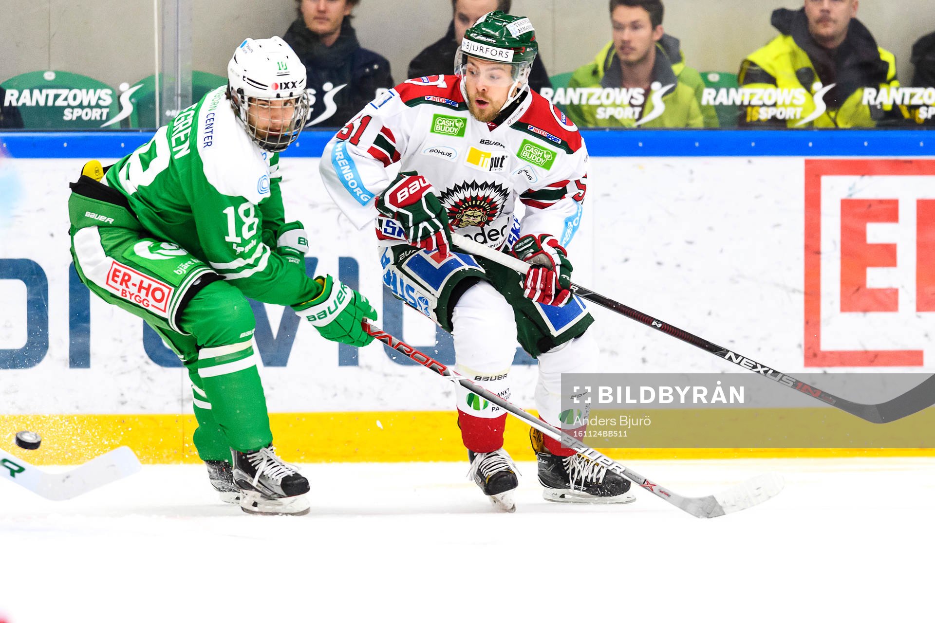 Rögles Timothy Liljegren och Frölundas Mats Rosseli Olsen