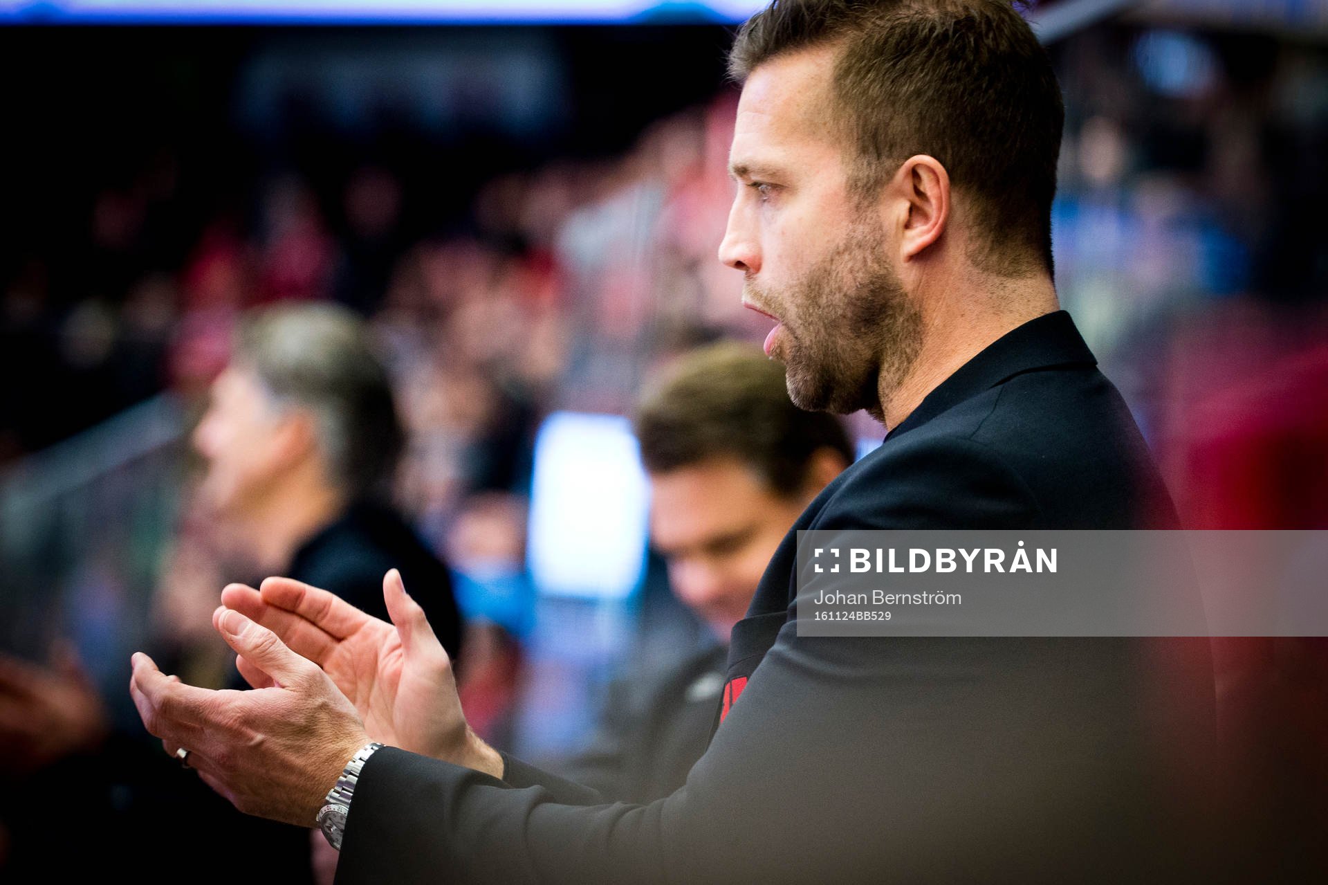 Örebros tränare Johan Tornberg jublar