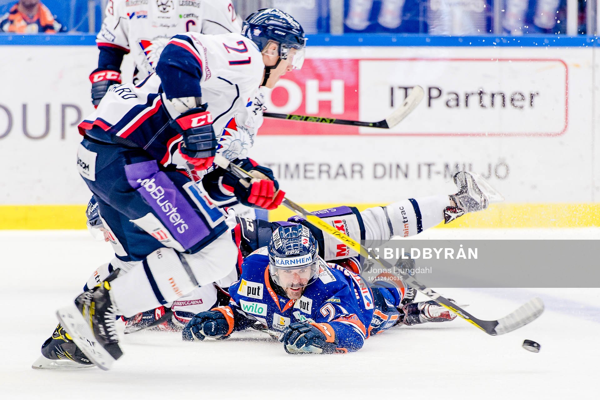 Växjös Cory Murphy faller