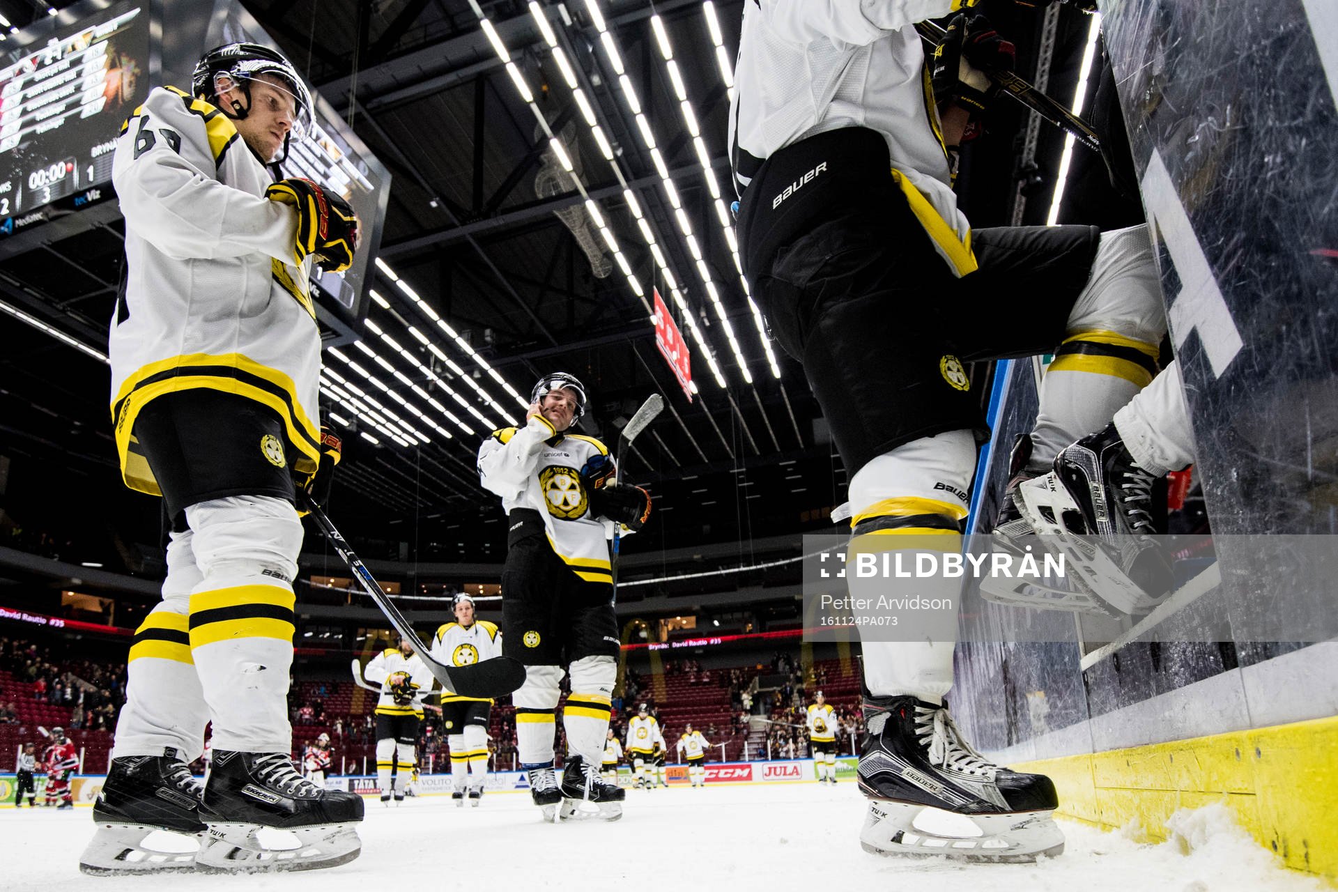 Brynäs Jonathan Pudas deppar när han lämnar isen
