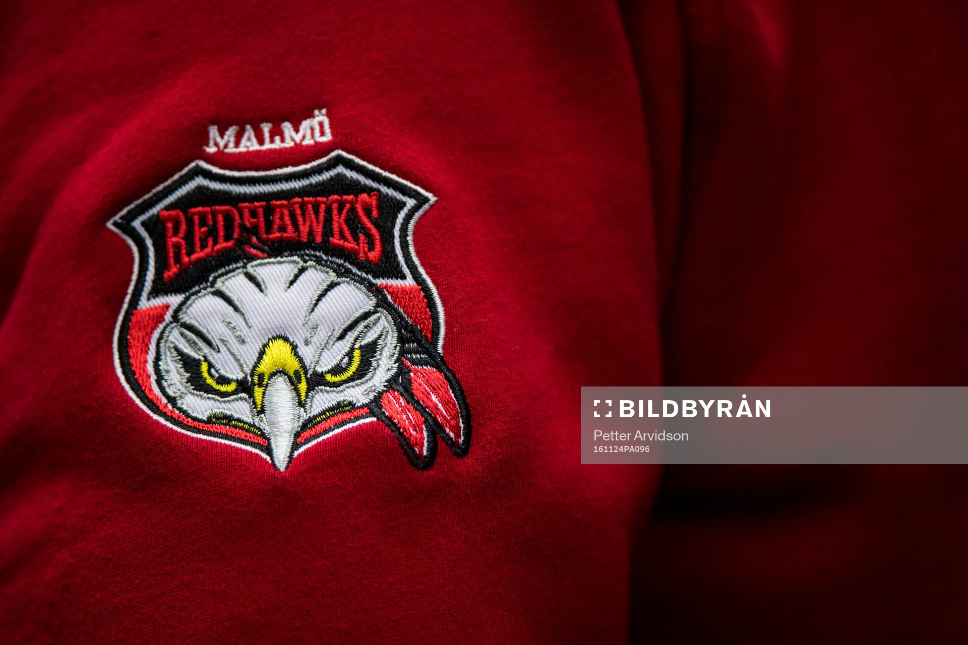 Malmö Redhawks klubbmärke som emblem på en tröja