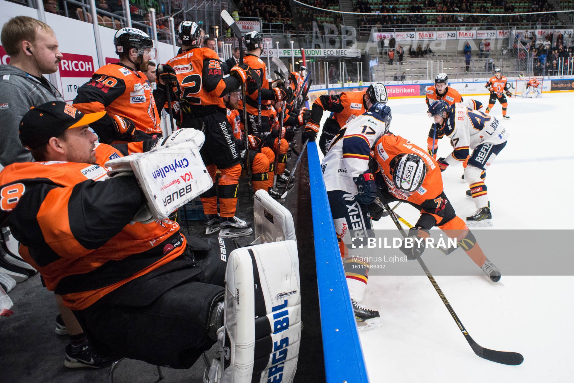 Karlskronas målvakt Johannes Jönsson i båset,