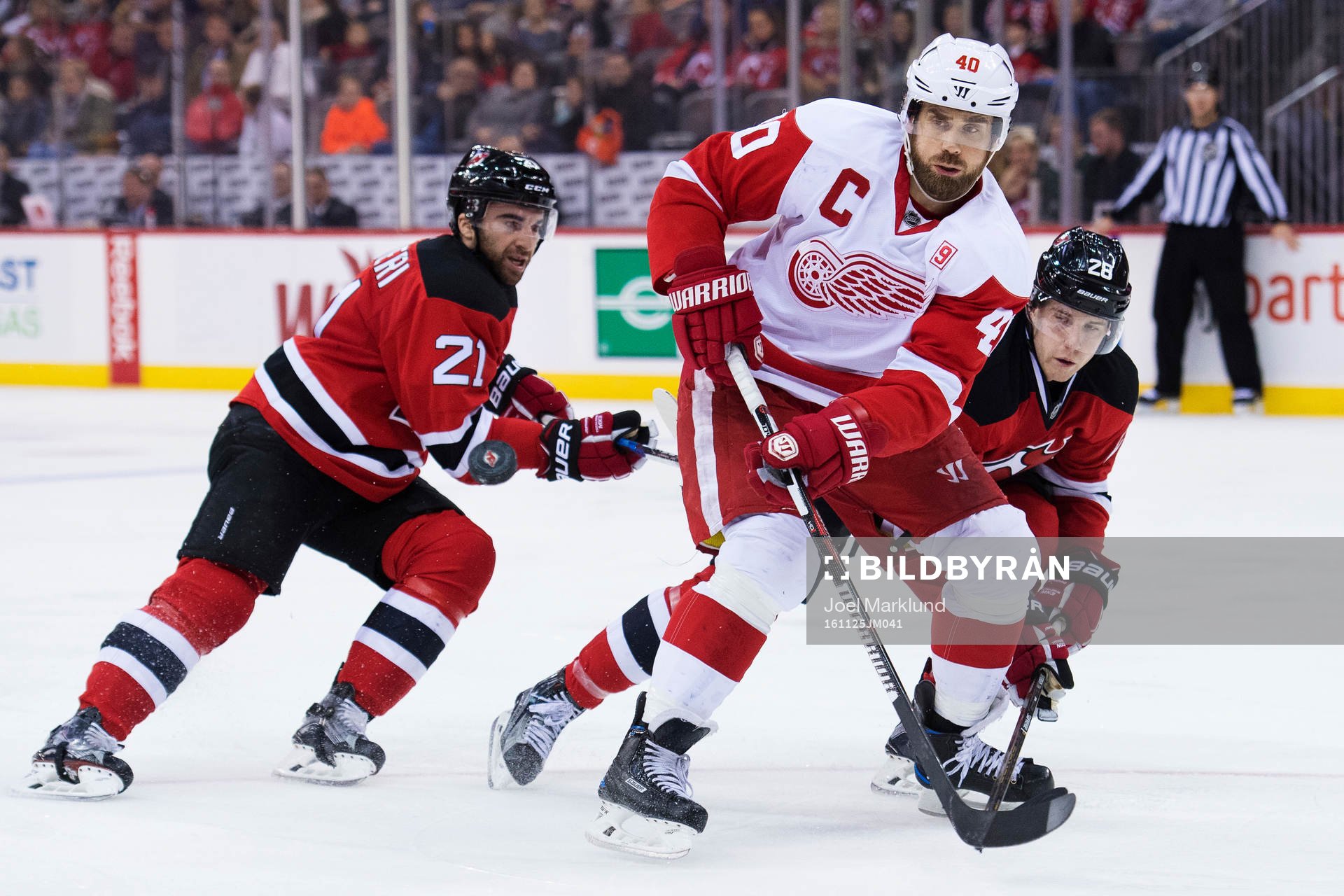 New Jerseys Kyle Palmieri och Damon Severson utmanas av