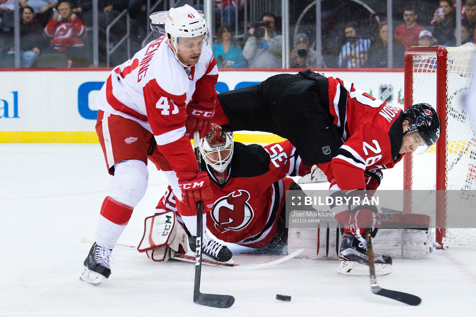 Detroits Luke Glendening oroar framför New Jerseys