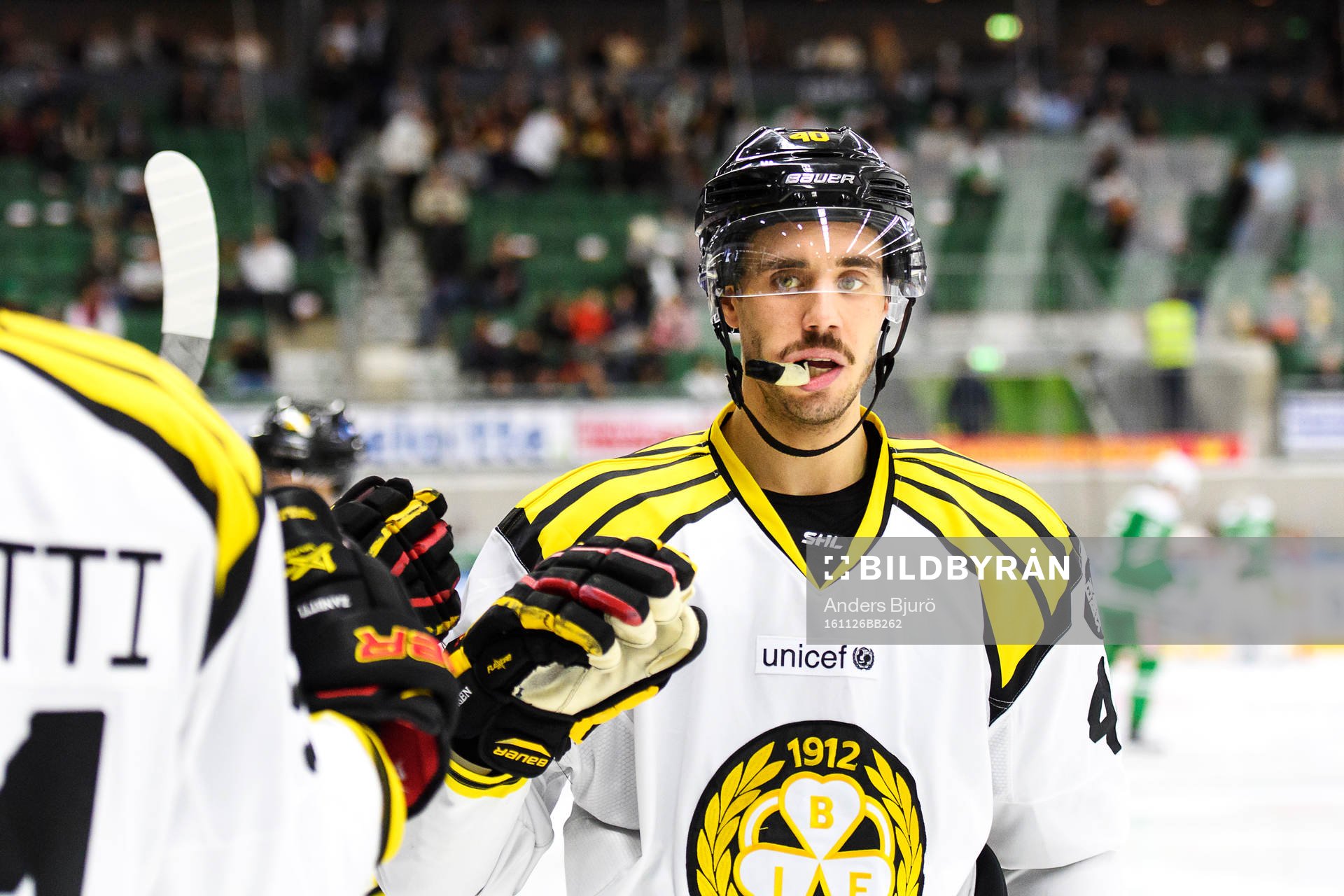Brynäs Jesper Jensen jublar med båset