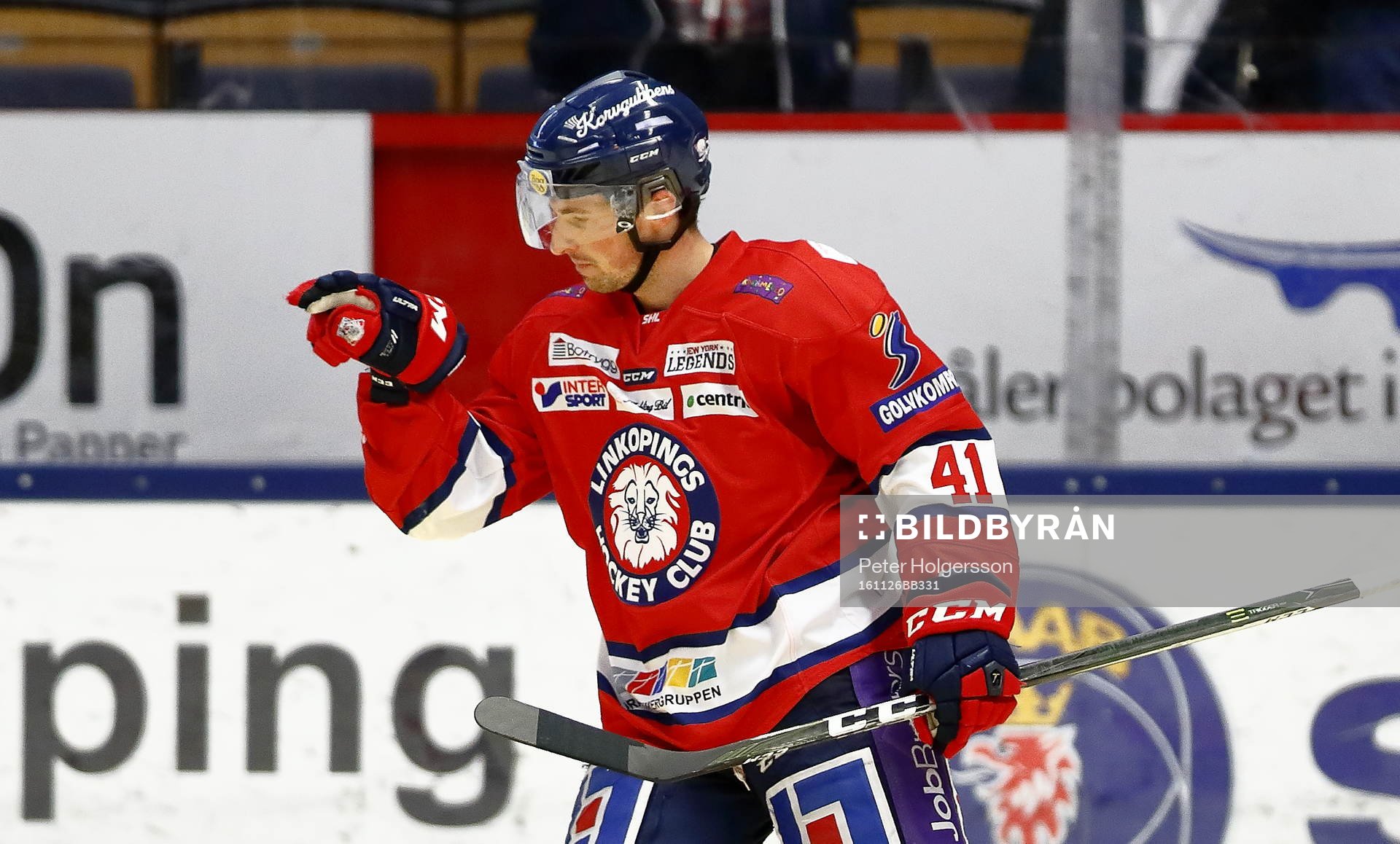 Linköpings Broc Little jublar  vid mål 2-0 av Linköpings