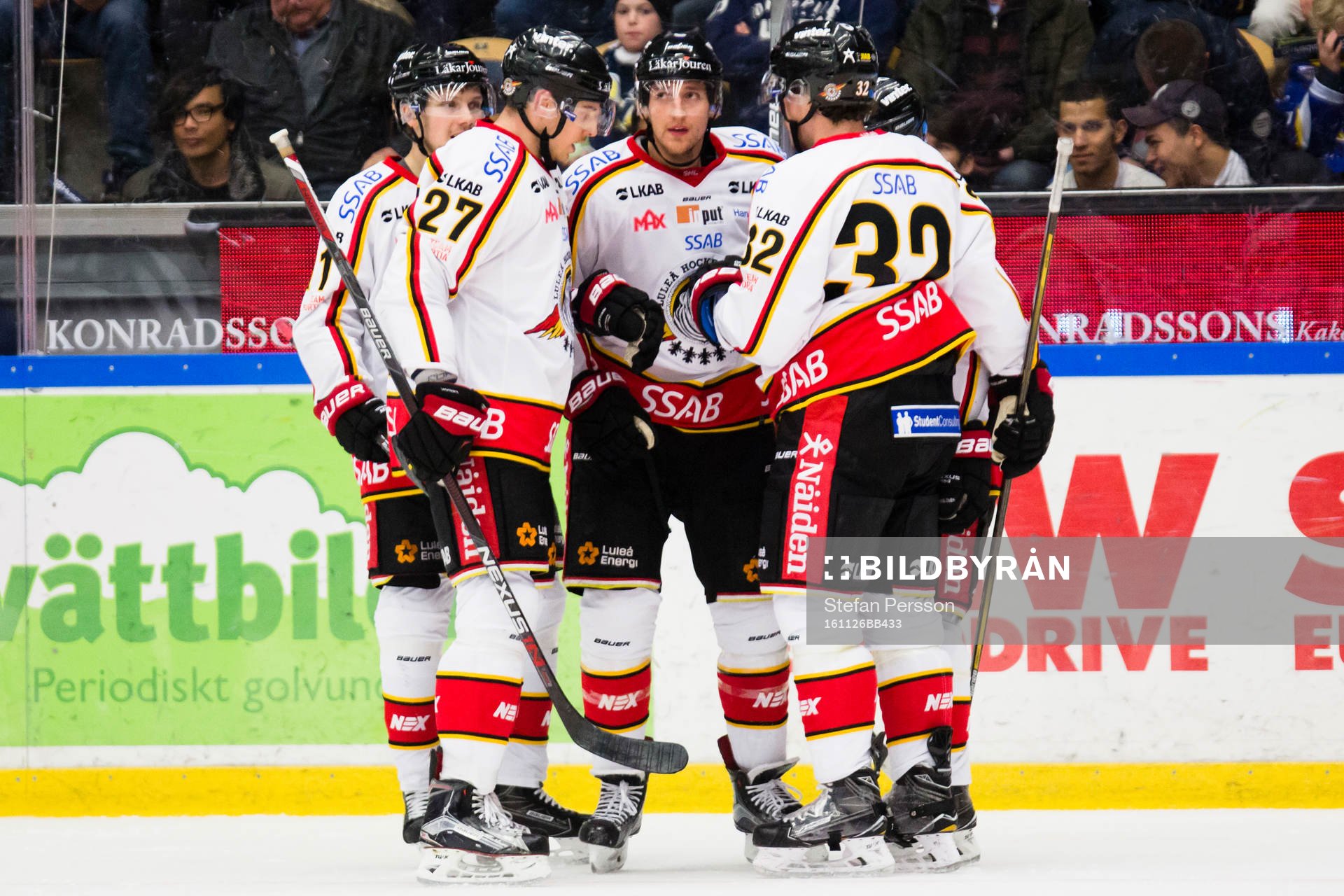 Luleås Anton Hedman jublar med lagkamrater