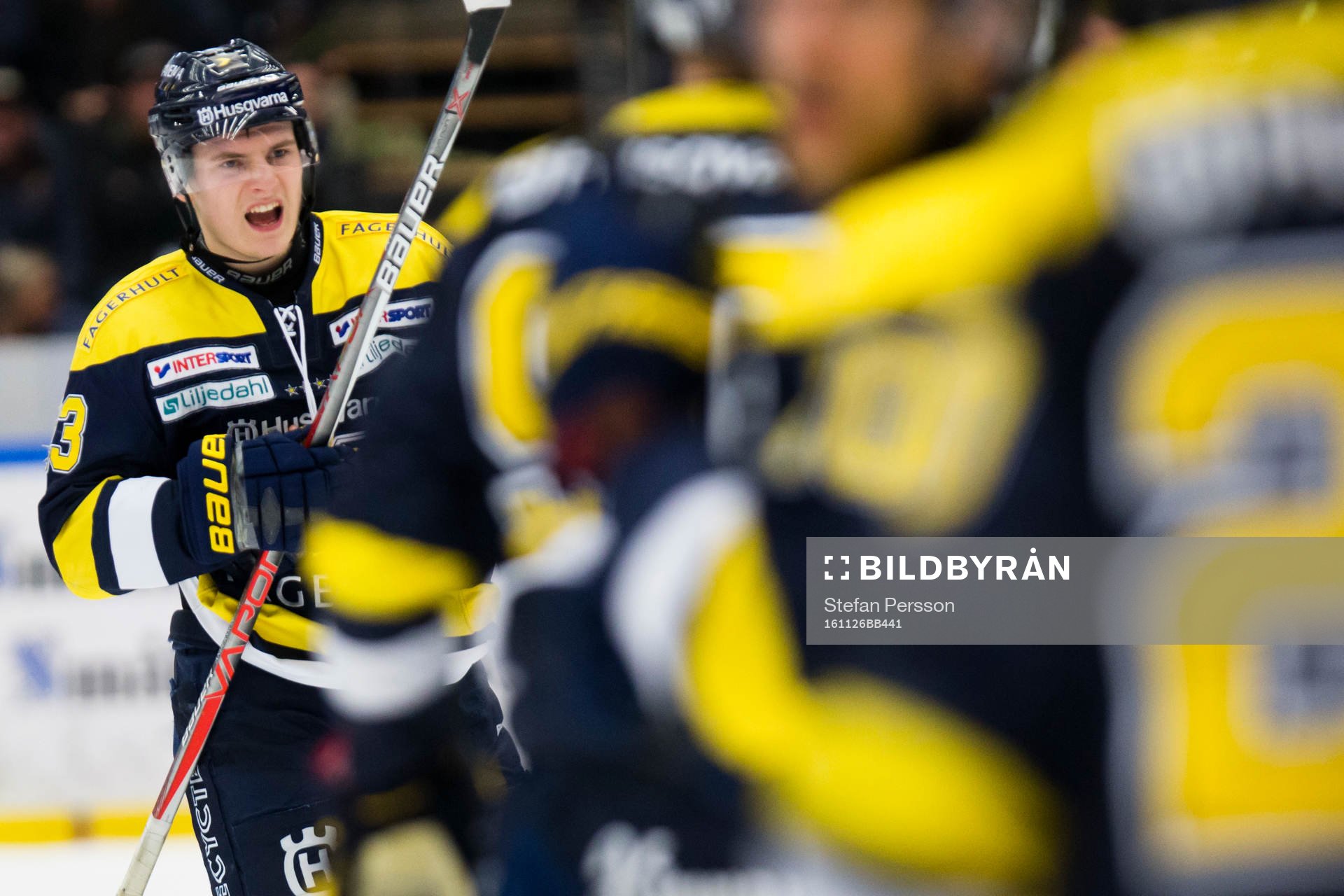 s Lias Andersson grimaserar