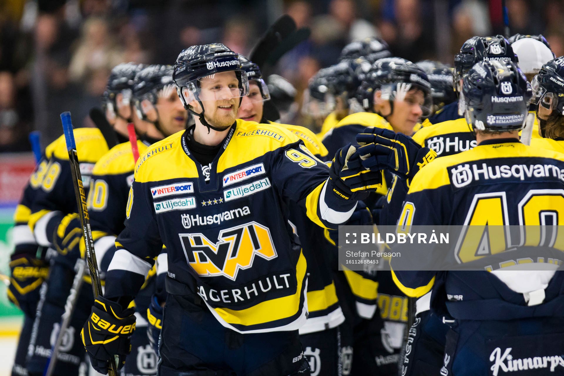 s Ted Brithén jublar med lagkamrater