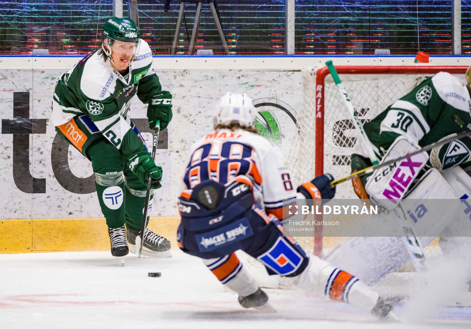 Färjestads Magnus Nygren och Växjös Adam Brodecki