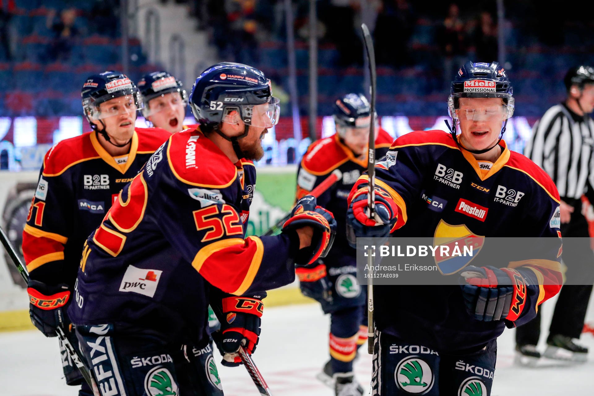 Djurgårdens Mikael Ahlén och Emil Johansson jublar