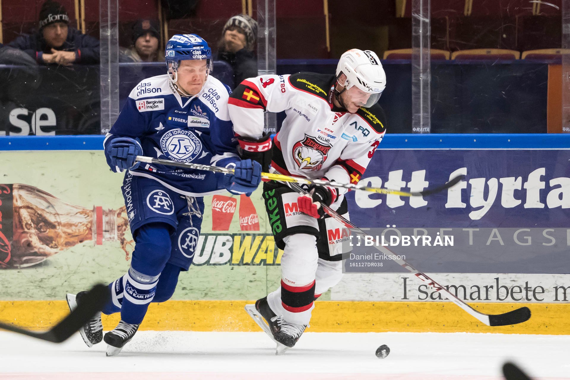 kamp om pucken mellan Leksands Lukas Ericsson och Malmö