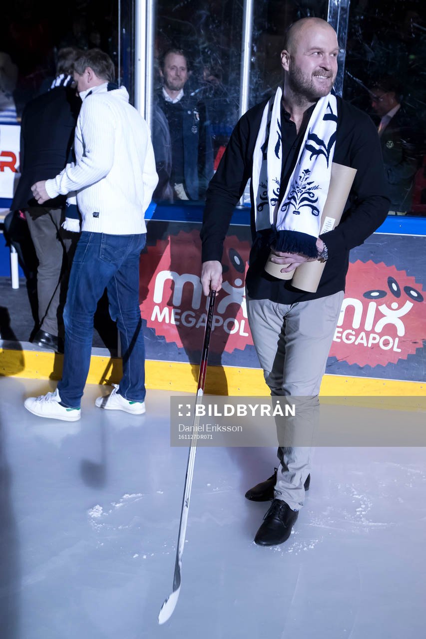 Jonas Frögren innan ishockeymatchen i SHL mellan Leksand