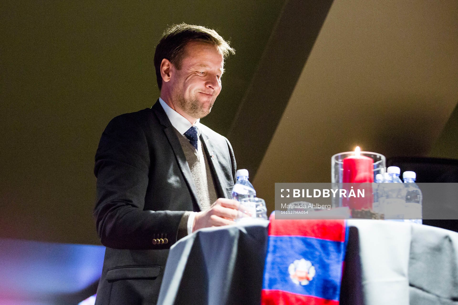 Mats-Ola Schulze, klubbdirektör Helsingborg, ser