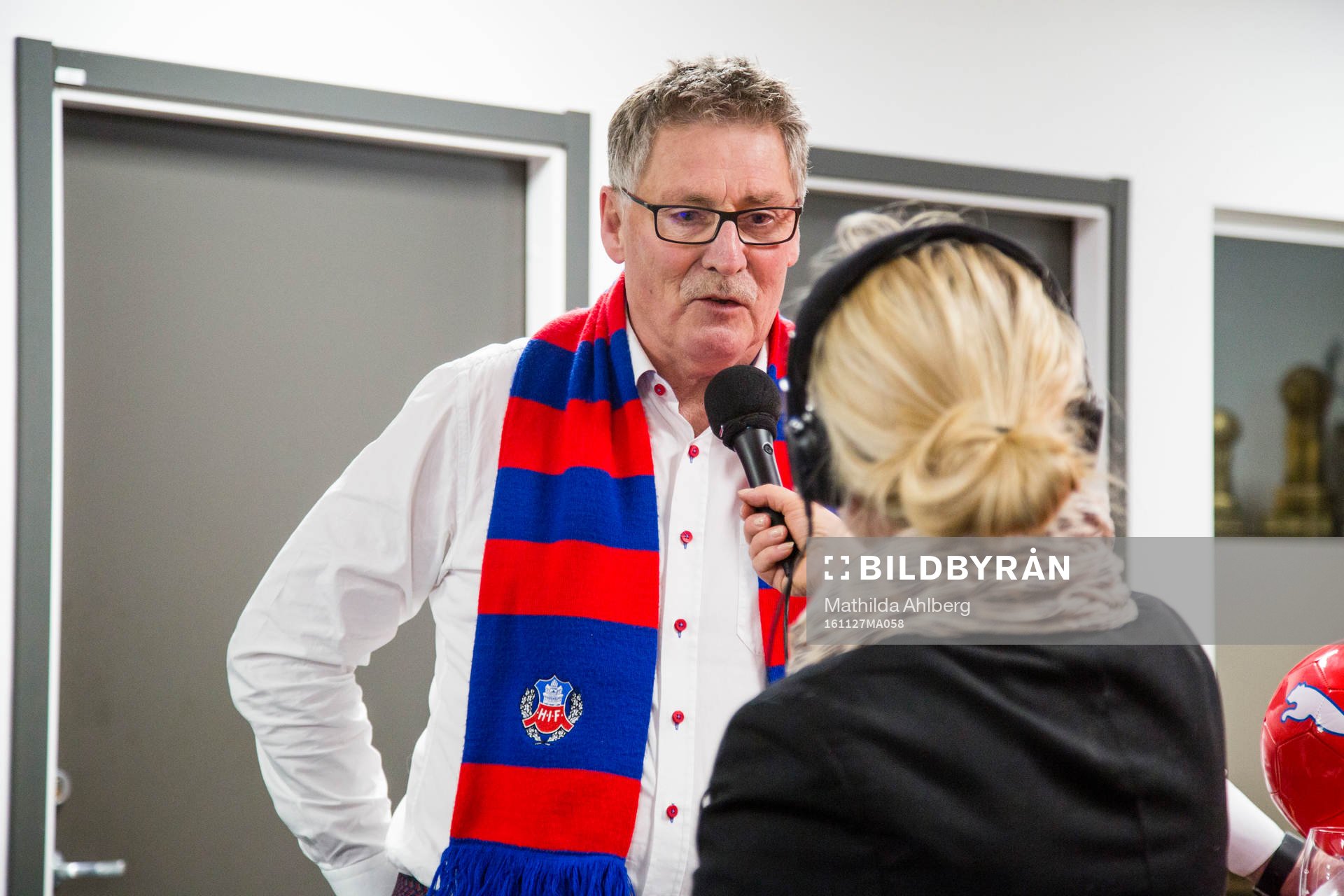 Helsingborgs ordförande Sten-Åke Tjärnlund interjvjuas