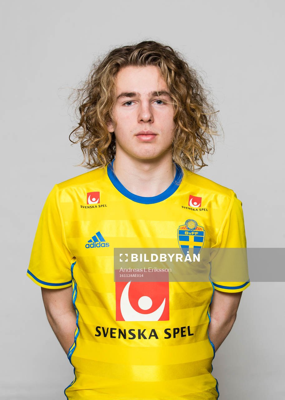 Axel Uddström i P17/99-landslaget poserar för ett porträtt den 28 november 2016 i Stockholm. 