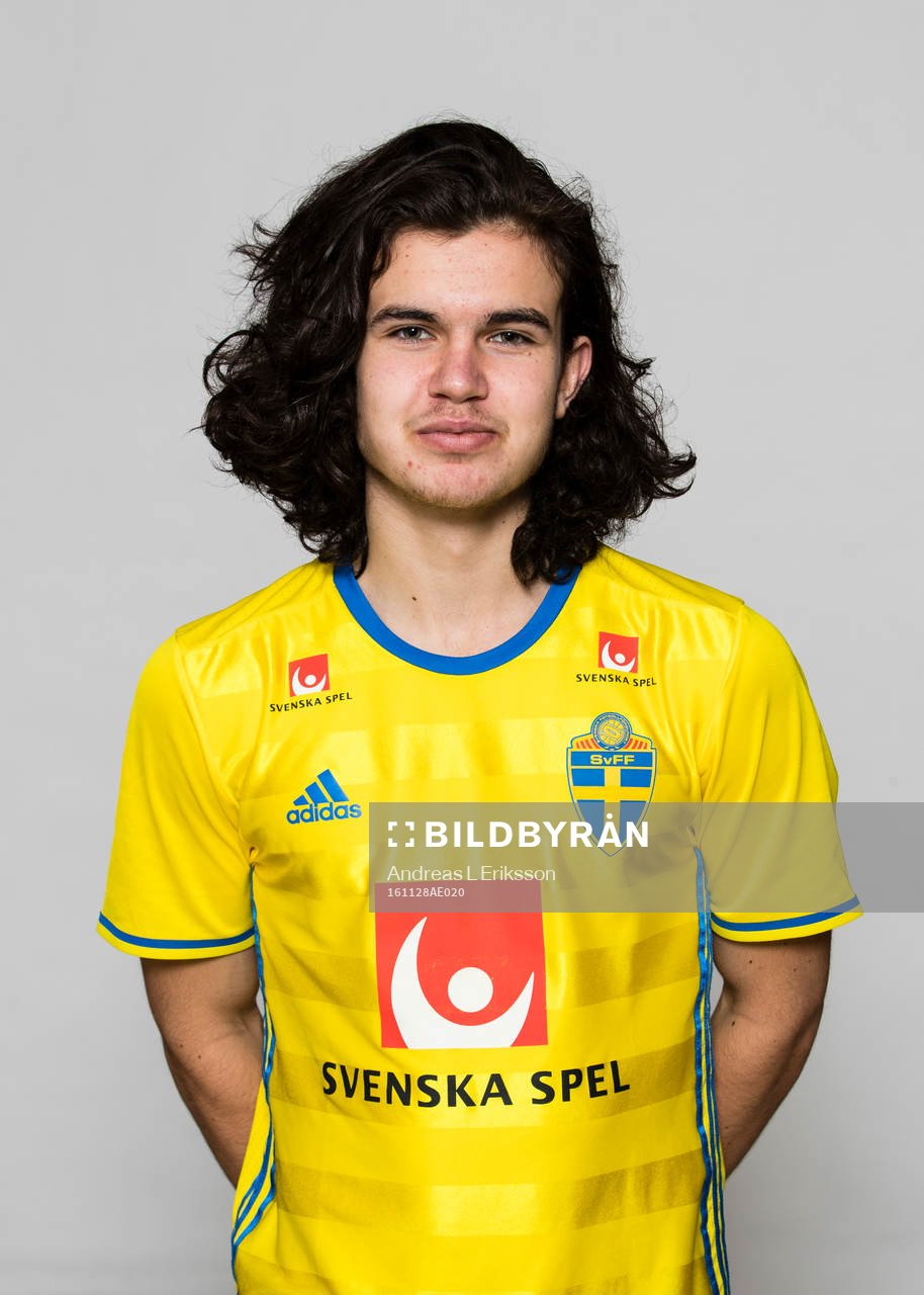 Filip Sirinic i P17/99-landslaget poserar för ett porträtt den 28 november 2016 i Stockholm. 