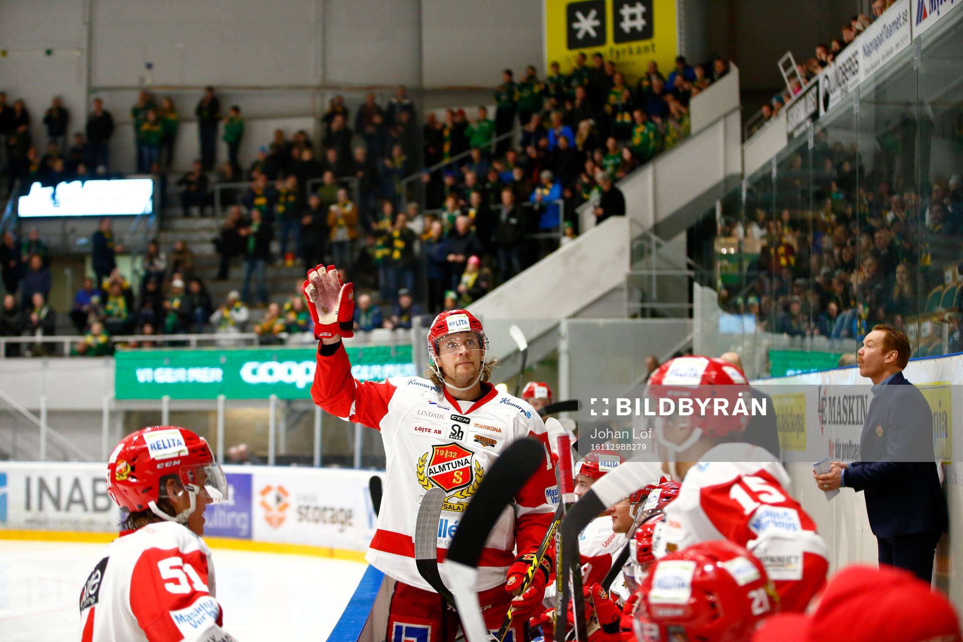 Almtunas William Quist blir hyllad av Björklöven