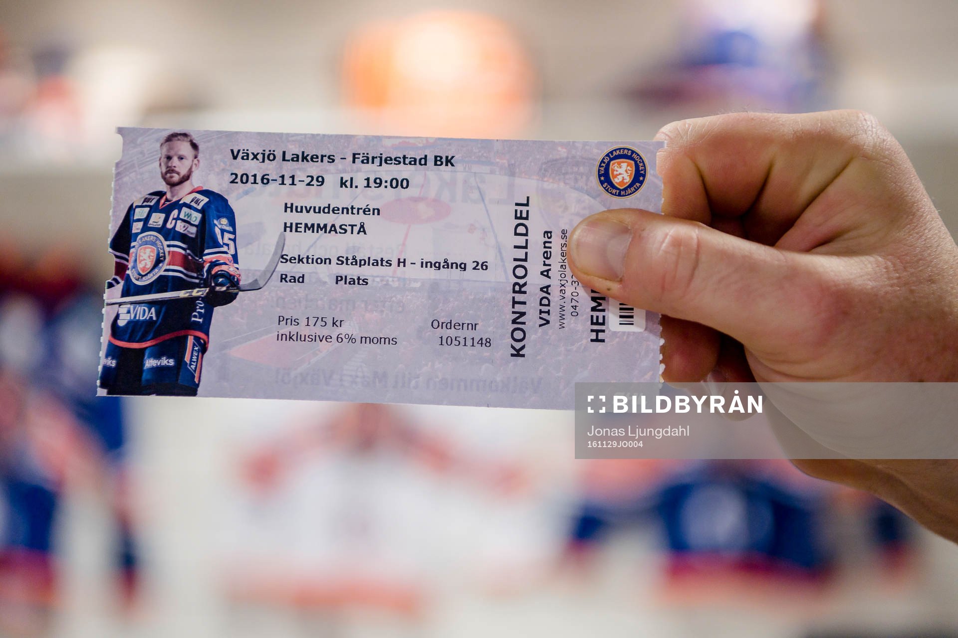 Matchbiljett före ishockeymatchen i SHL mellan Växjö och