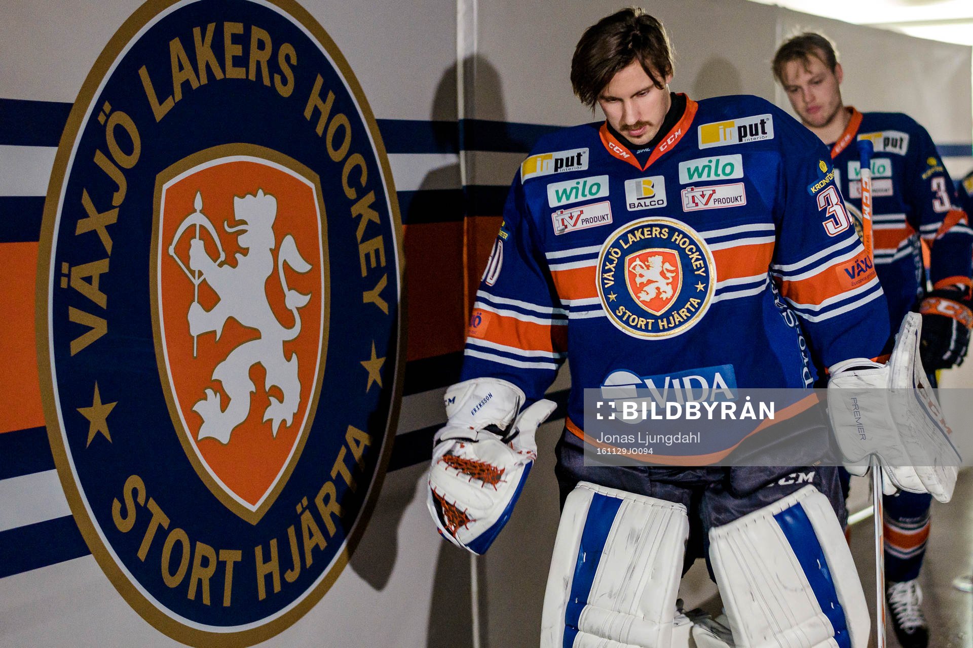 Växjös målvakt Joacim Eriksson före ishockeymatchen i