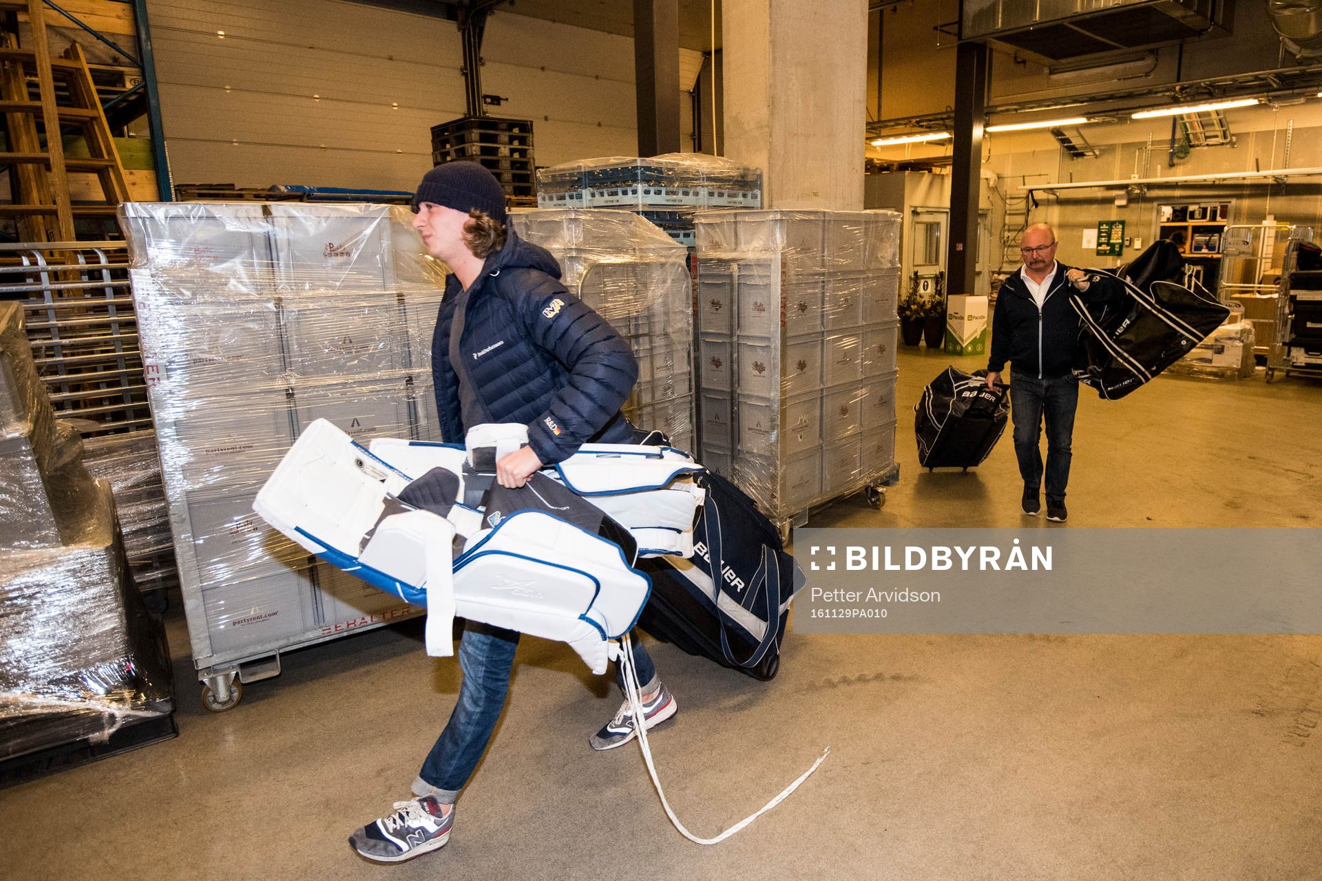 s målvakt Linus Söderström anländer