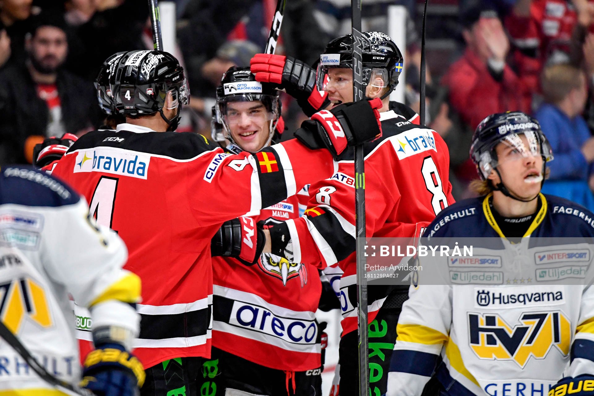 Malmö Redhawks Lukas Haudum klappas om