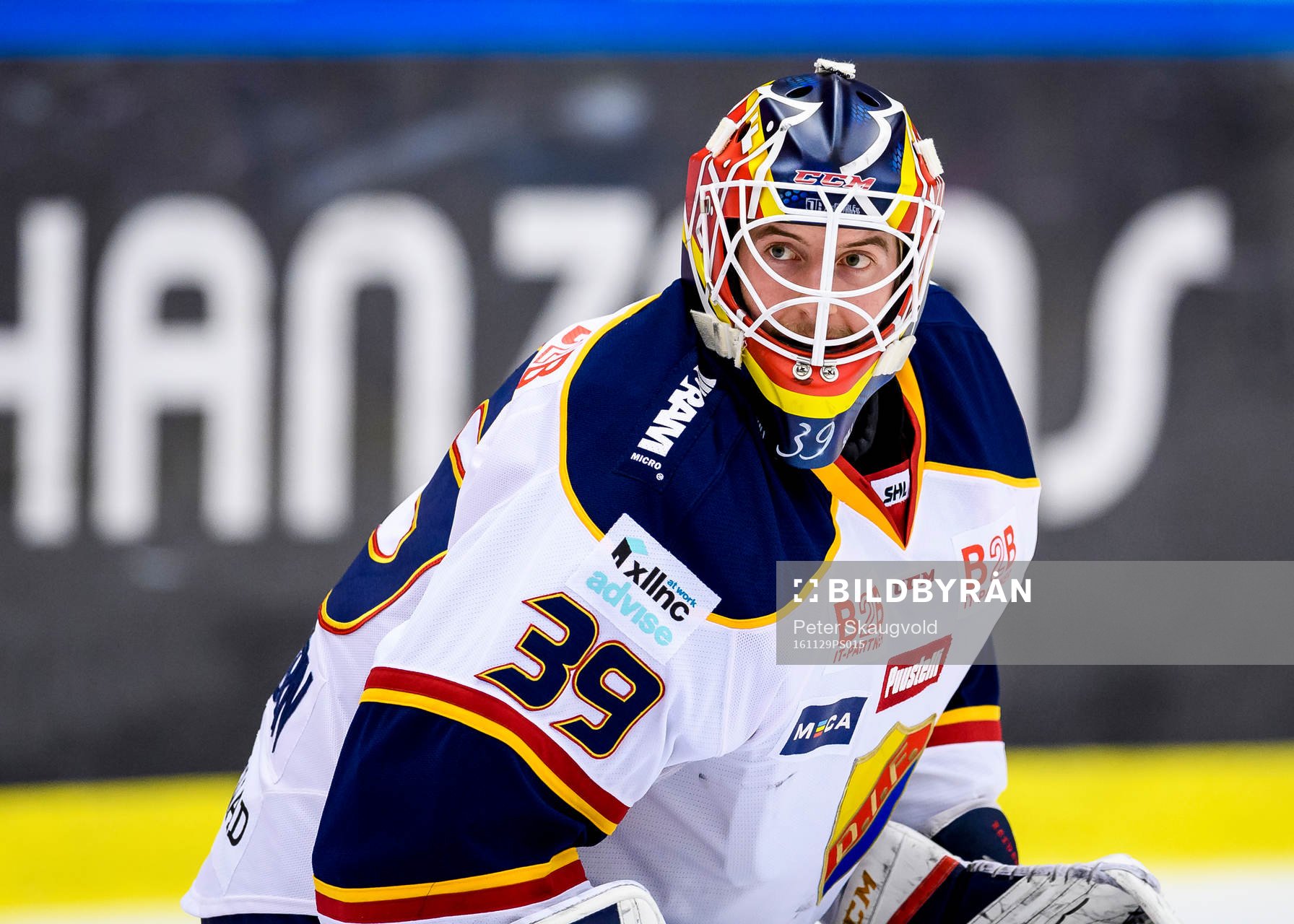 Djurgårdens målvakt Adam Reideborn på uppvärmningen