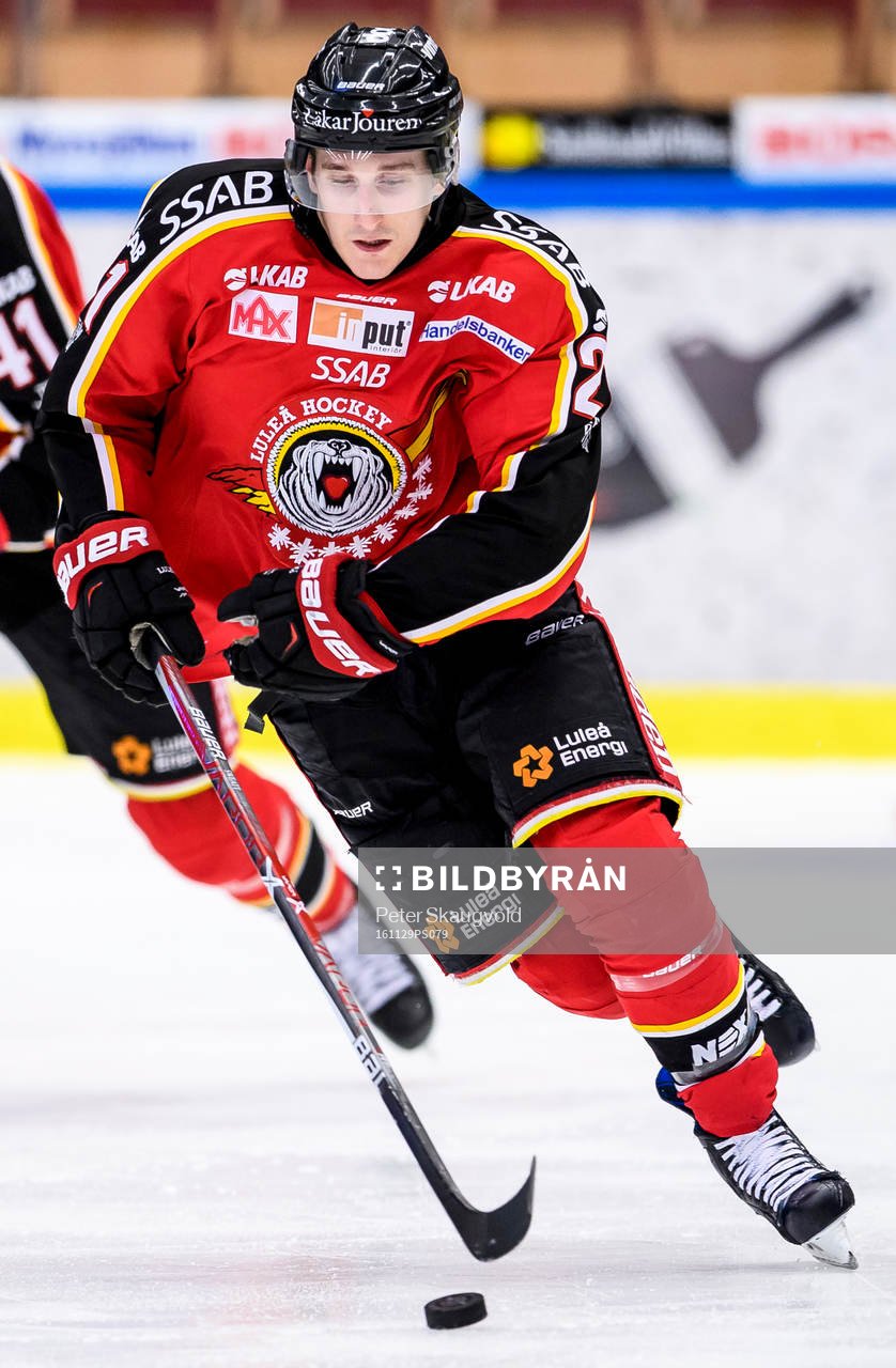Luleås Bill Sweatt med pucken