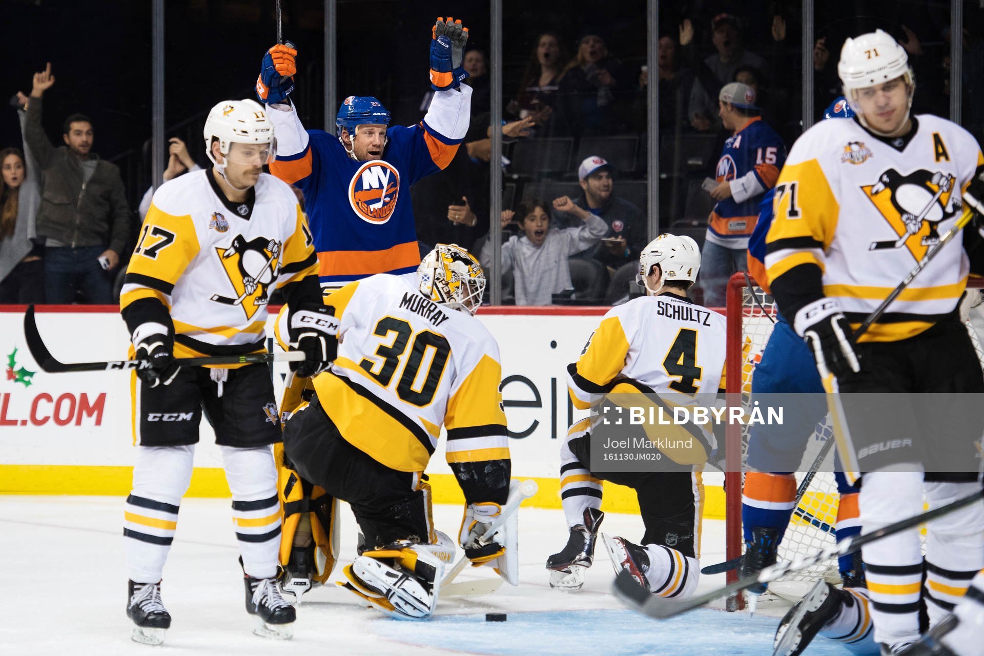 New Yorks Jason Chimera jublar