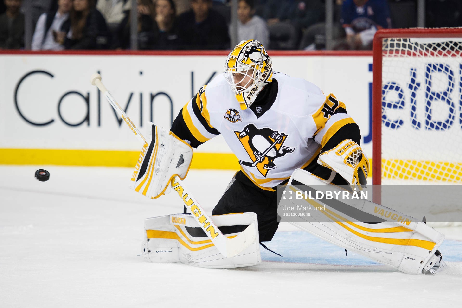 Pittsburghs målvakt Matthew Murray räddar ett skott