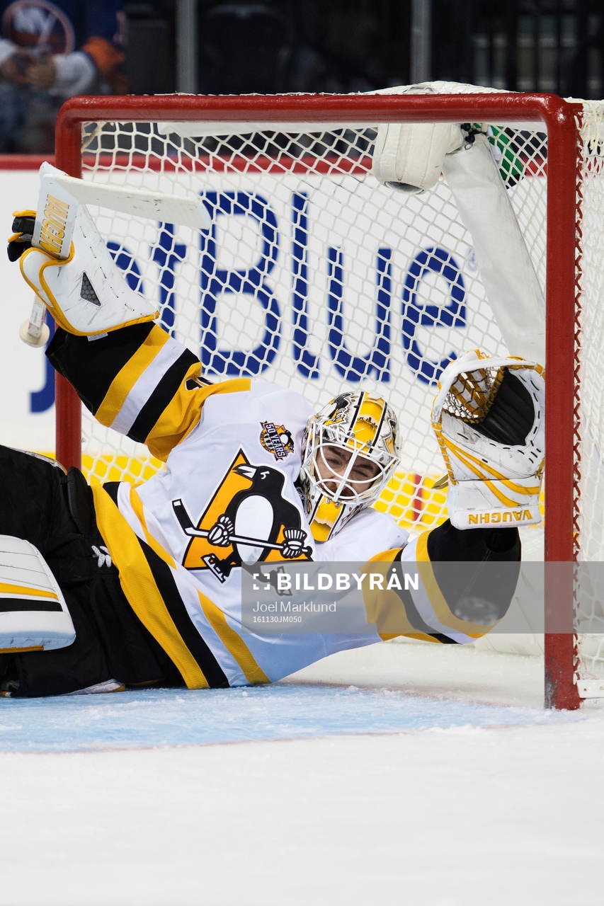 Pittsburghs målvakt Matthew Murray räddar ett skott