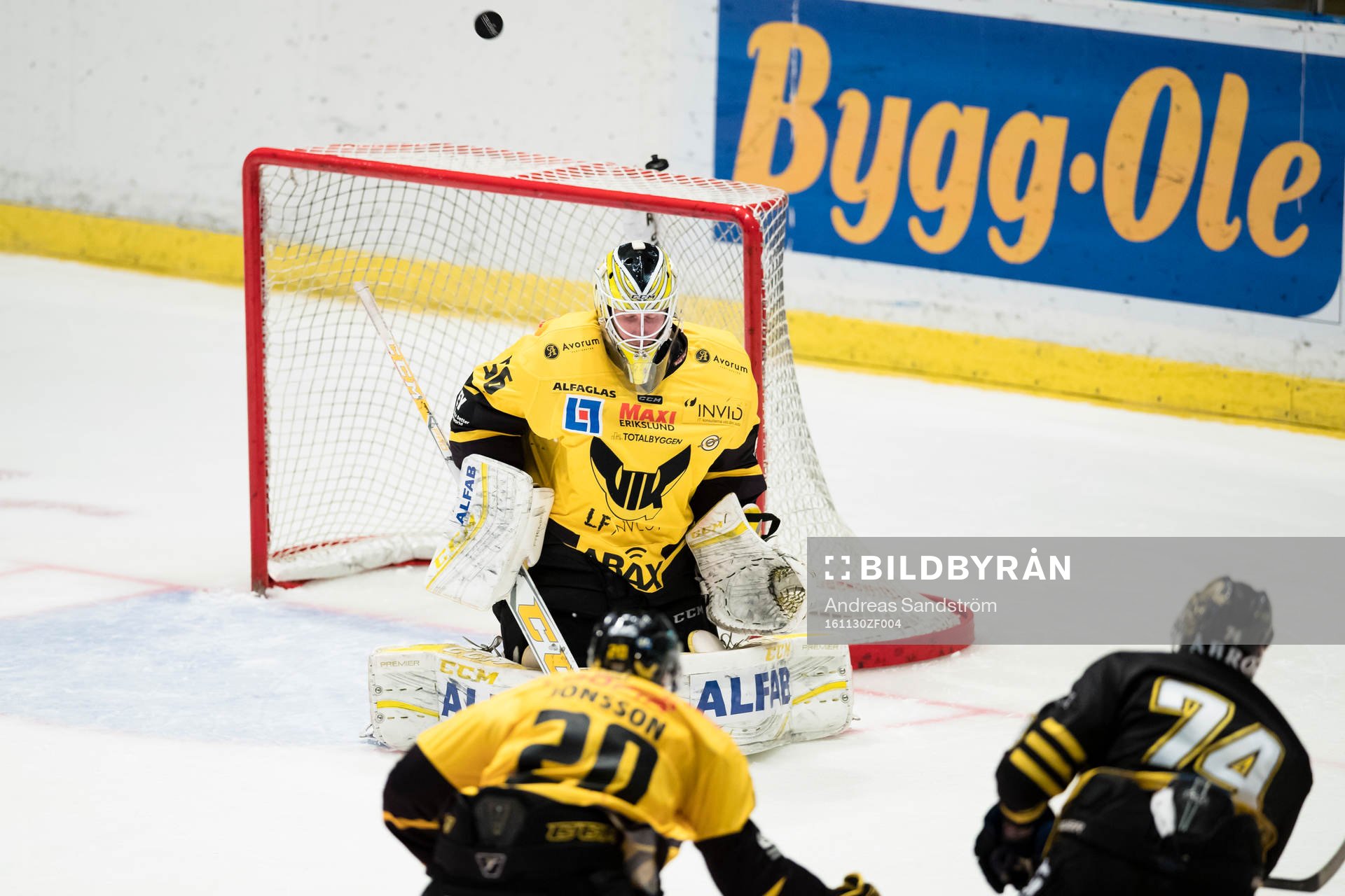 s Joakim Thelin med ett skott framför Västerås målvakt
