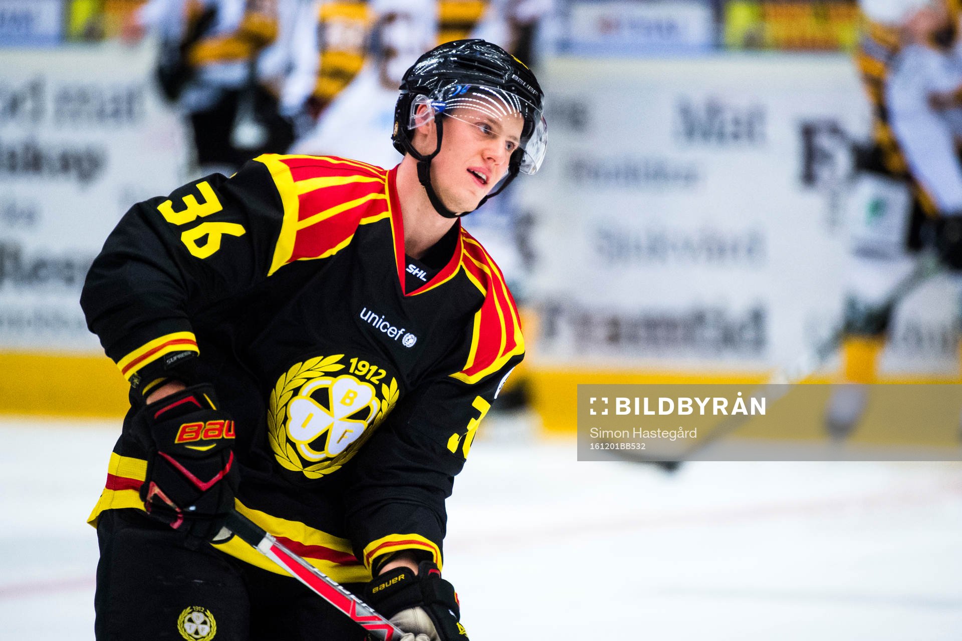 Brynäs Linus Ölund före  ishockeymatchen i SHL mellan