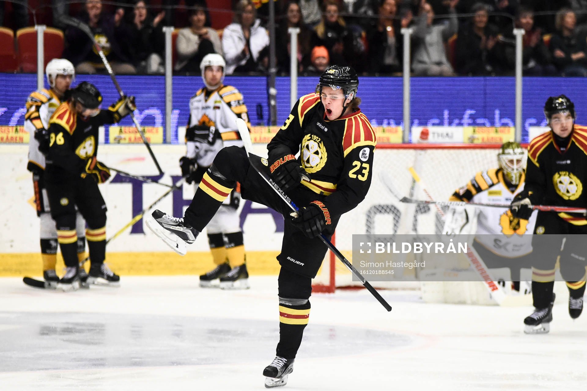 Brynäs Lucas Carlsson jublar