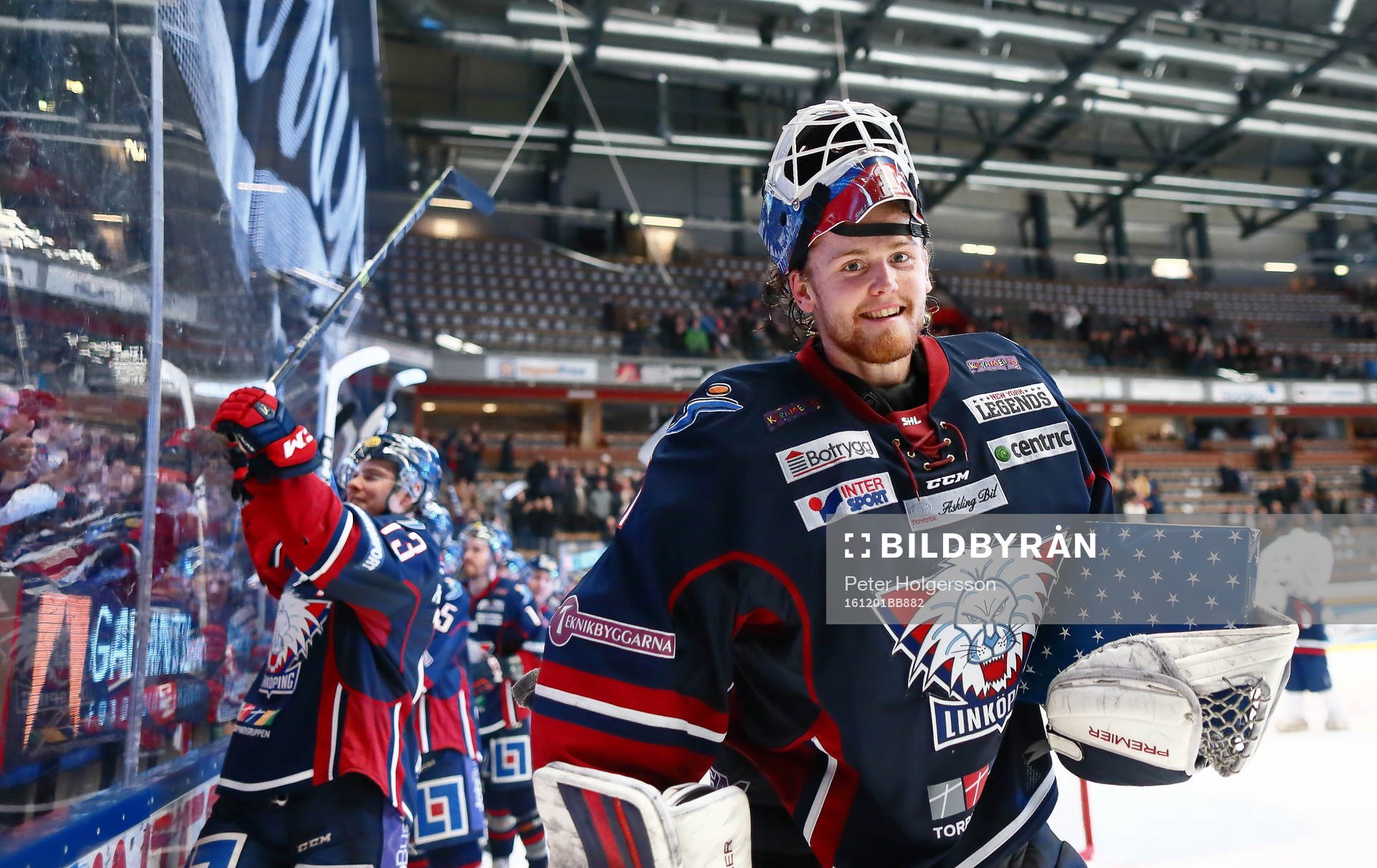 Linköpings målvakt Marcus Högberg jublar