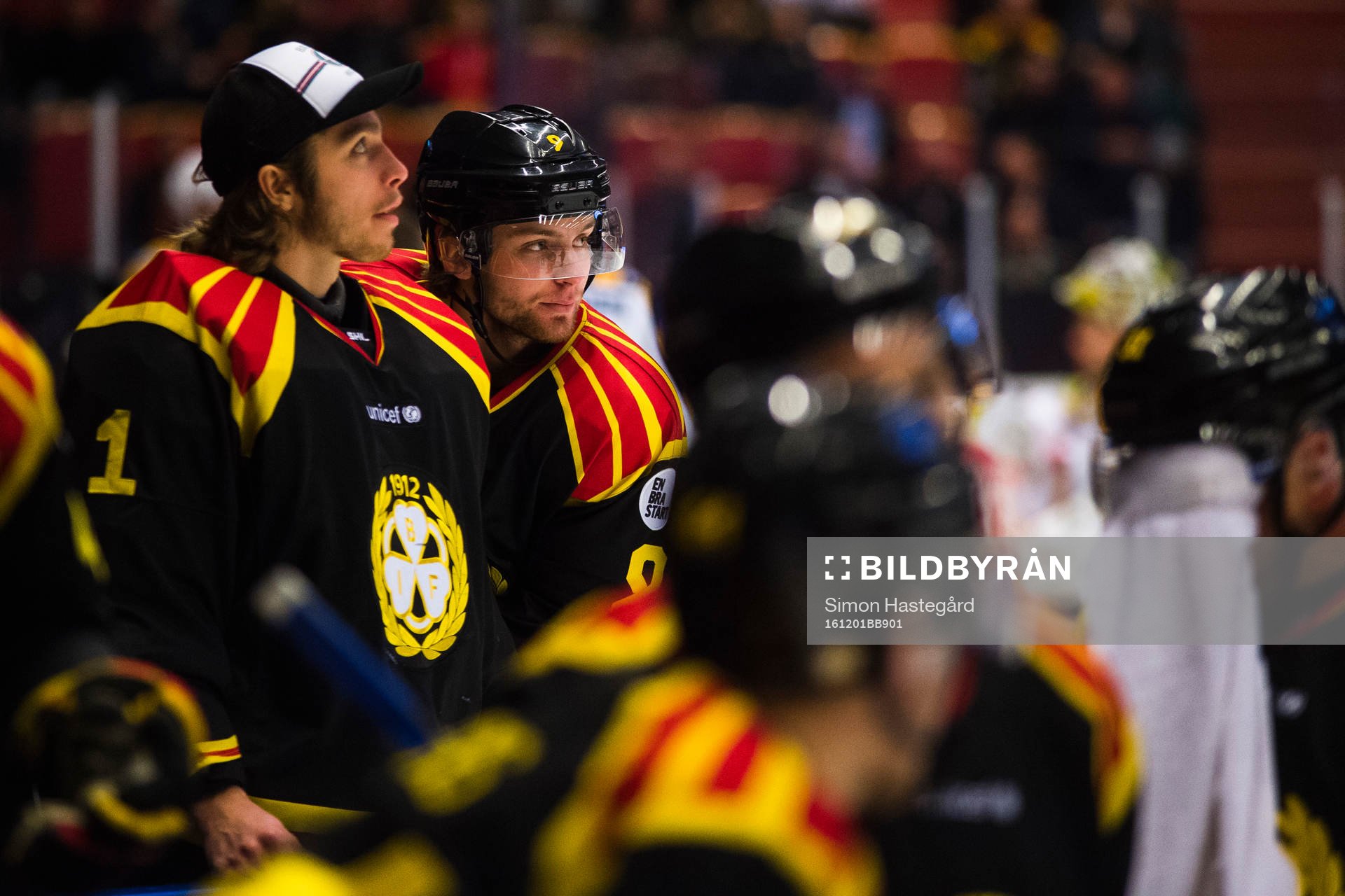 Brynäs målvakt Felix Sandström och Erik Broman