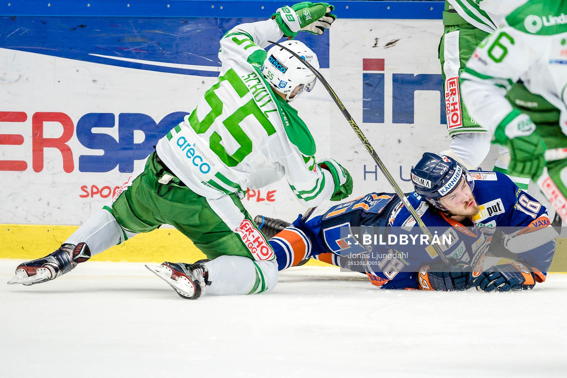 Växjös Dennis Everberg faller