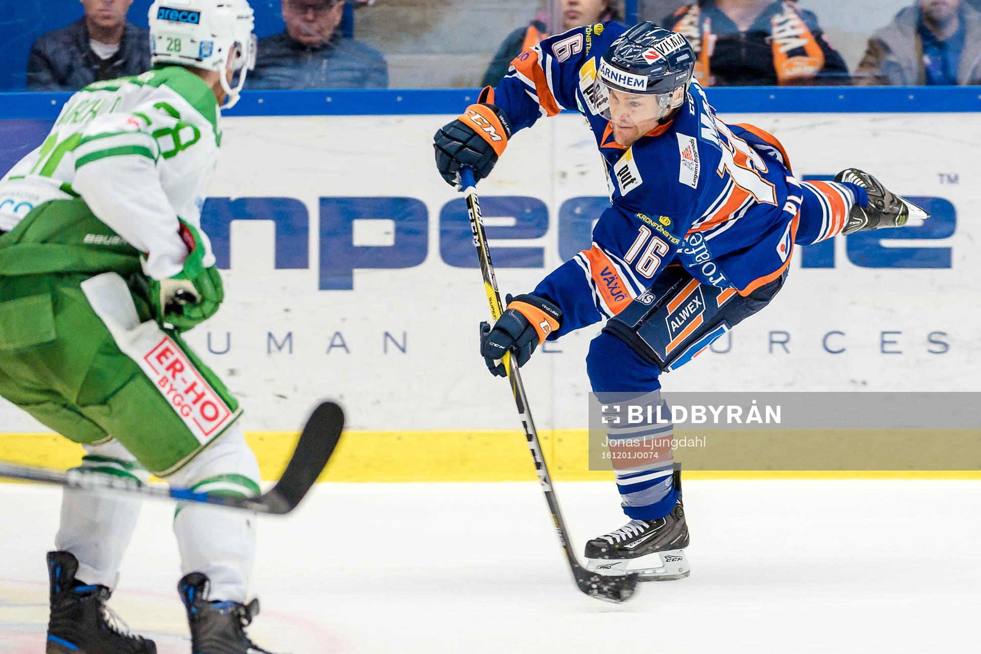 Växjös Geoff Platt skjuter