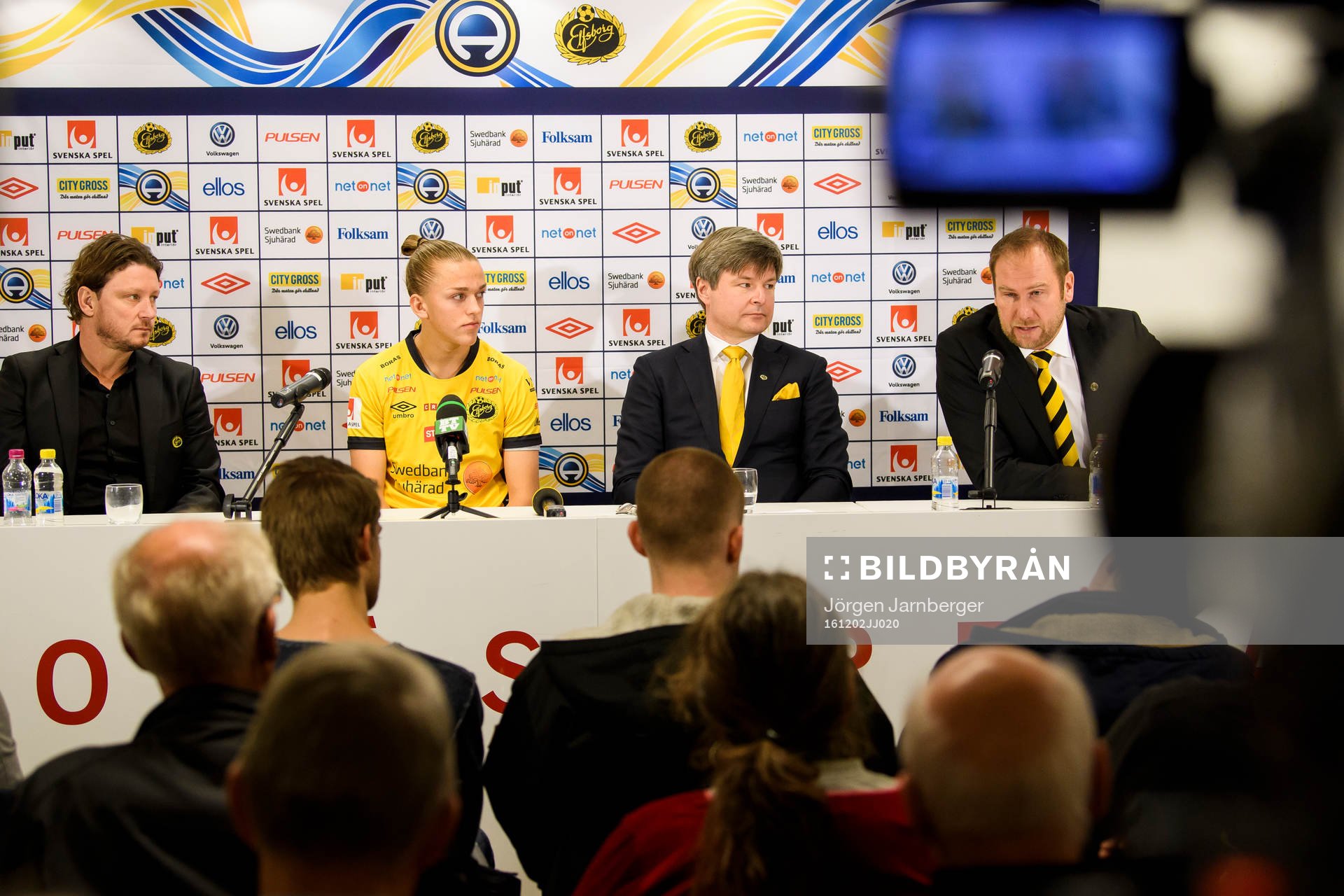 Elfsborgs nyförvärv Jesper Karlsson med klubbchef Stefan
