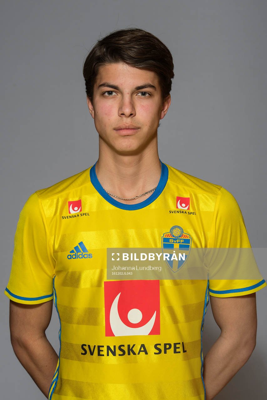 Melvin Mårtensson Almevid i P16/00-landslaget poserar för ett porträtt den 2 december 2016 i Stockholm.